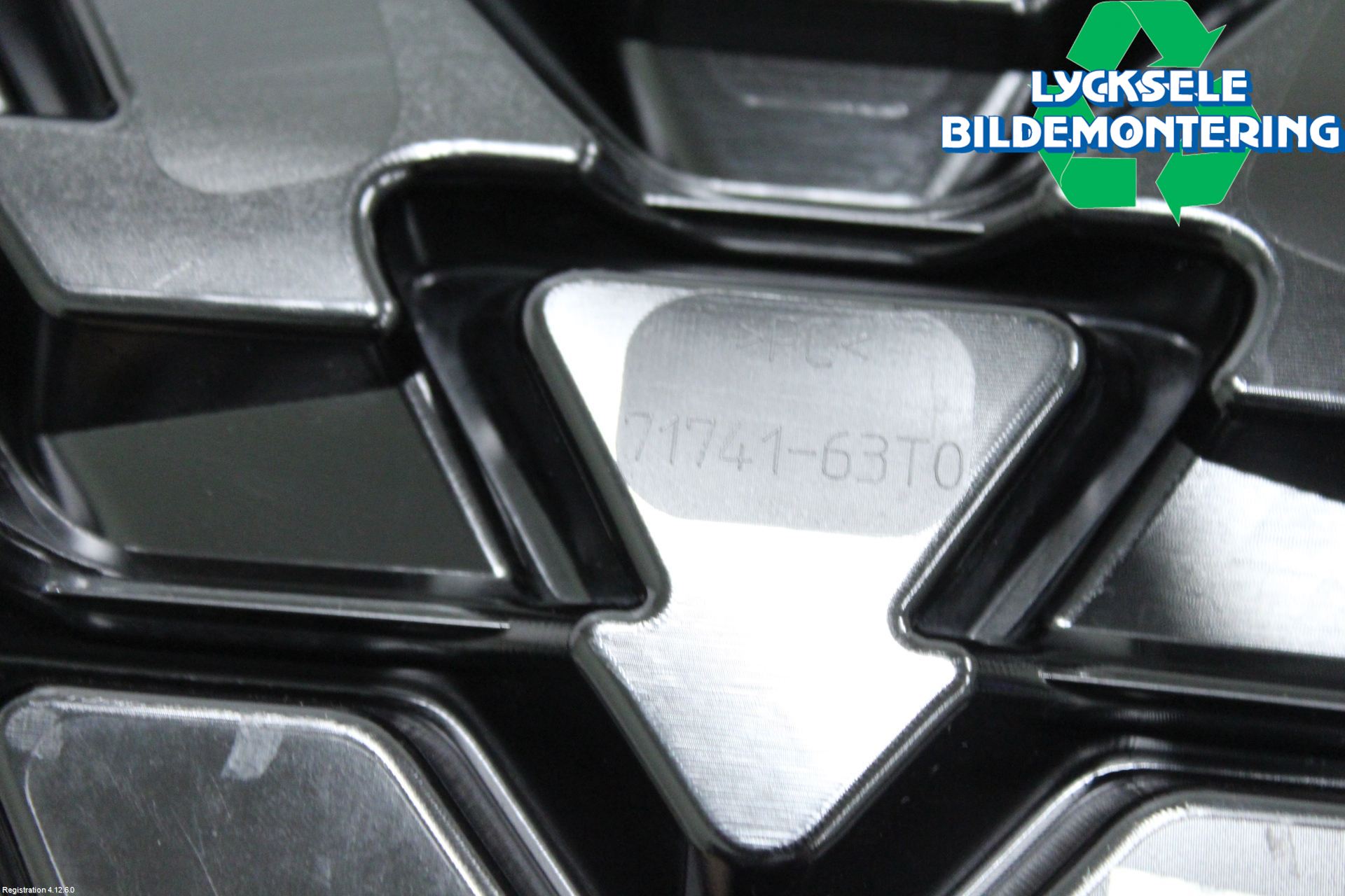 Suzuki SX4 S-CROSS 22- Grill Komp