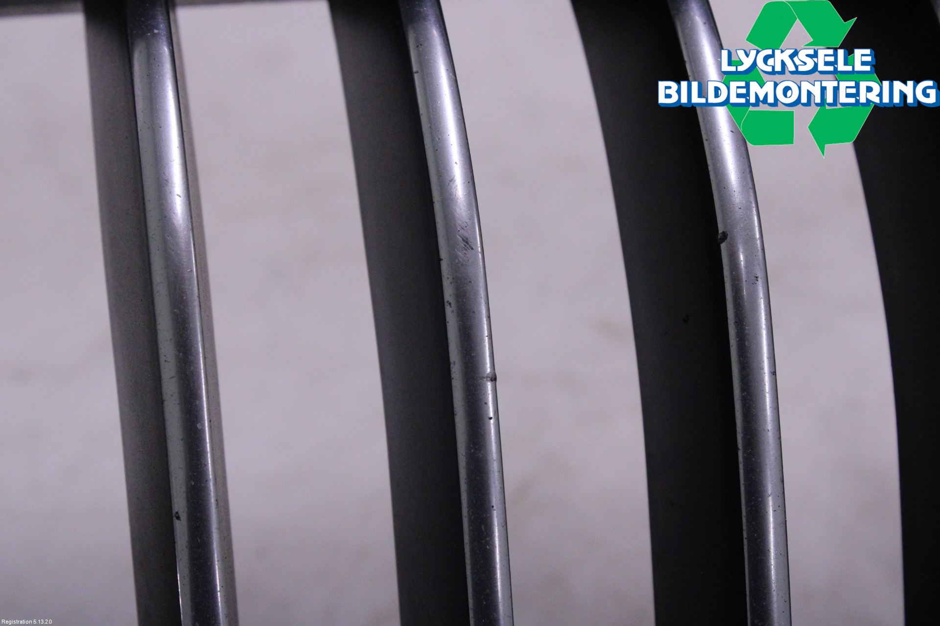 BMW 5 F10/F11/F18 09-17 Grilldel Höger