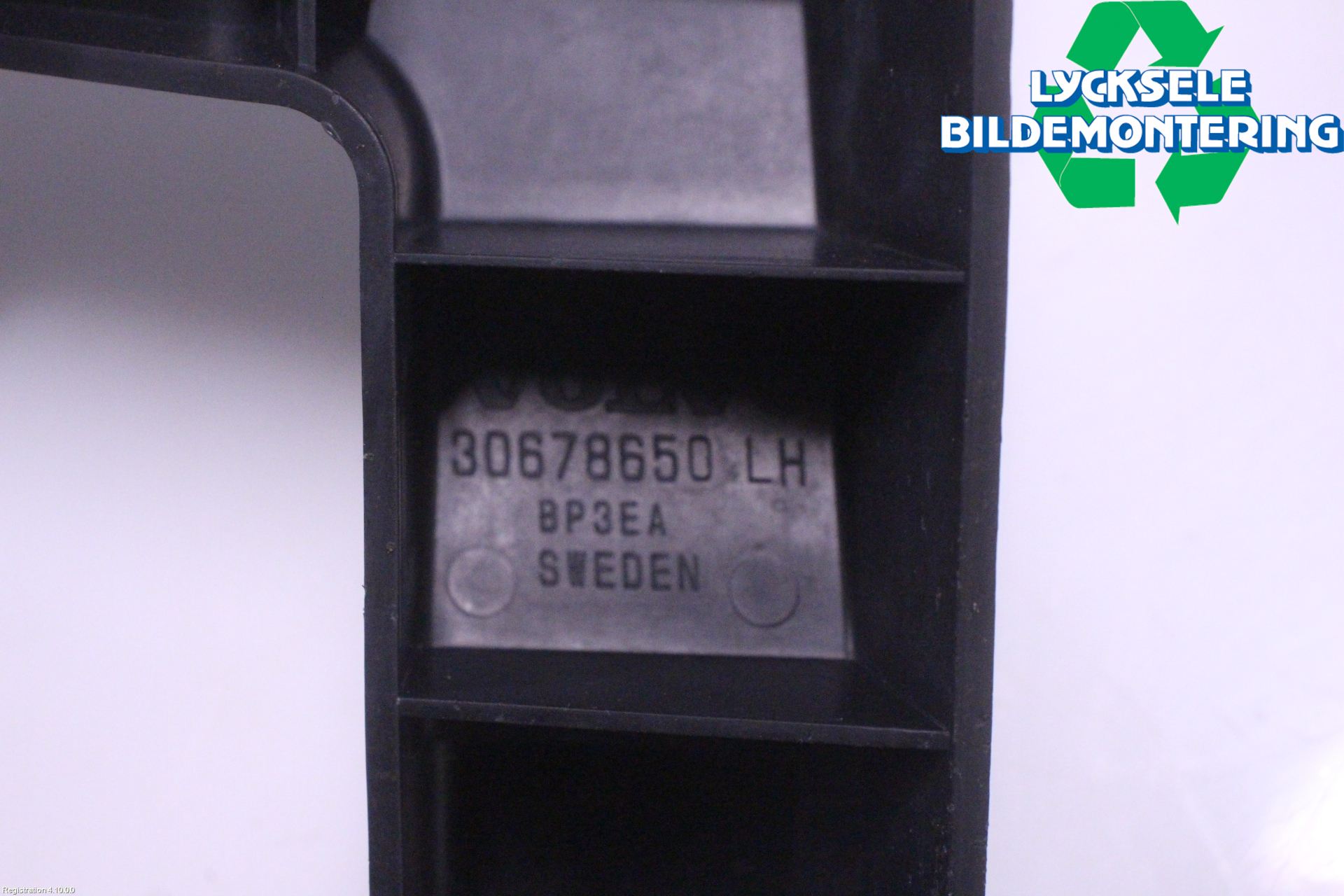 Volvo XC70 14-16 Stötfångarfäste Bak Vä