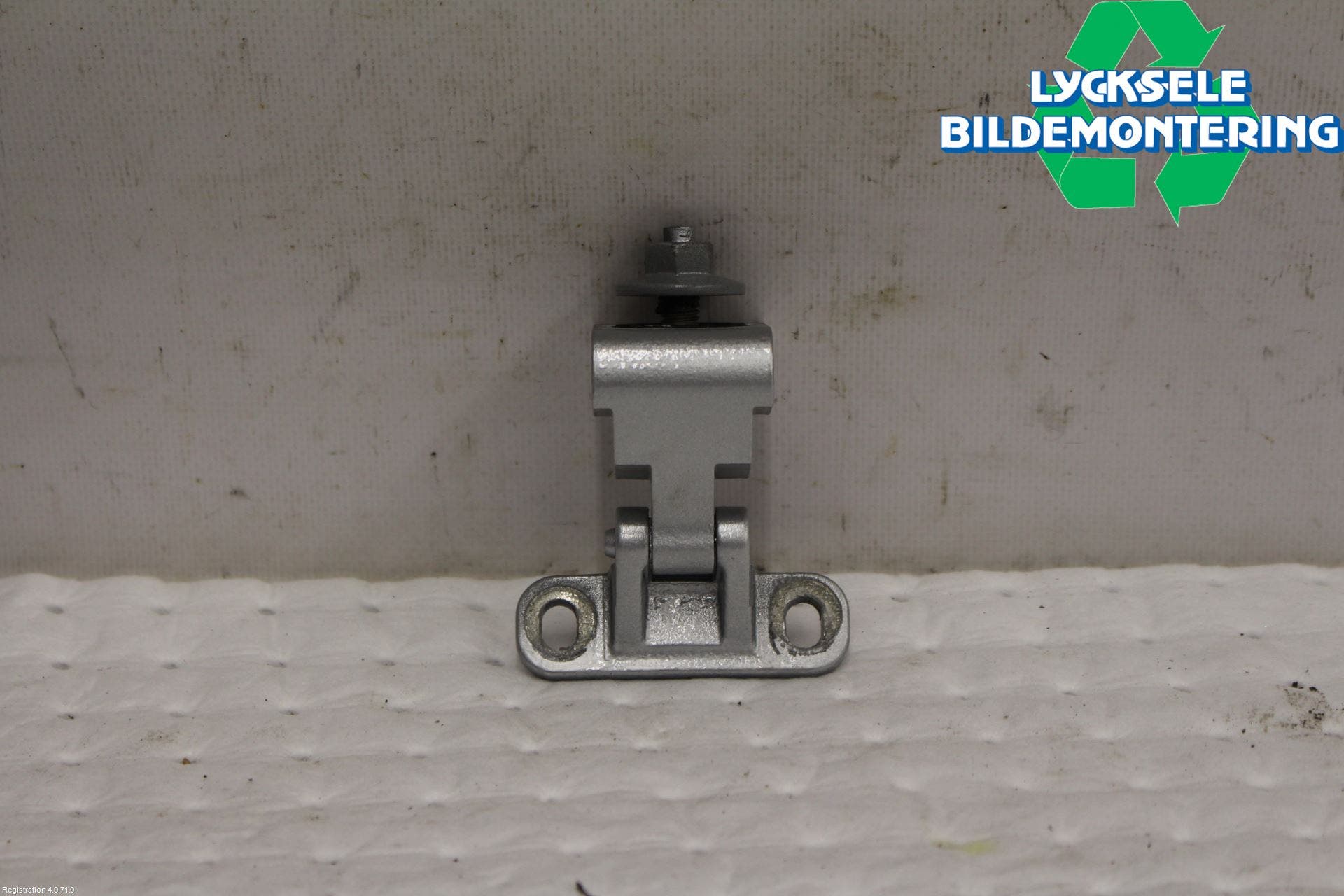 Seat TARRACO 19- Bakluckegångjärn Vä