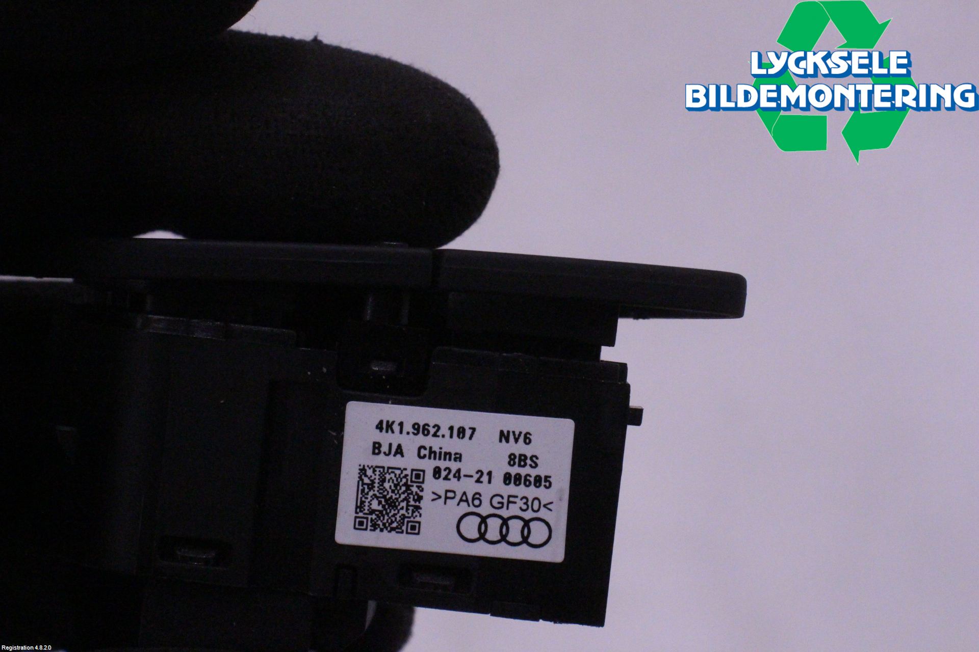 Audi A6 F2/C8 19- Strömställare Centrallås