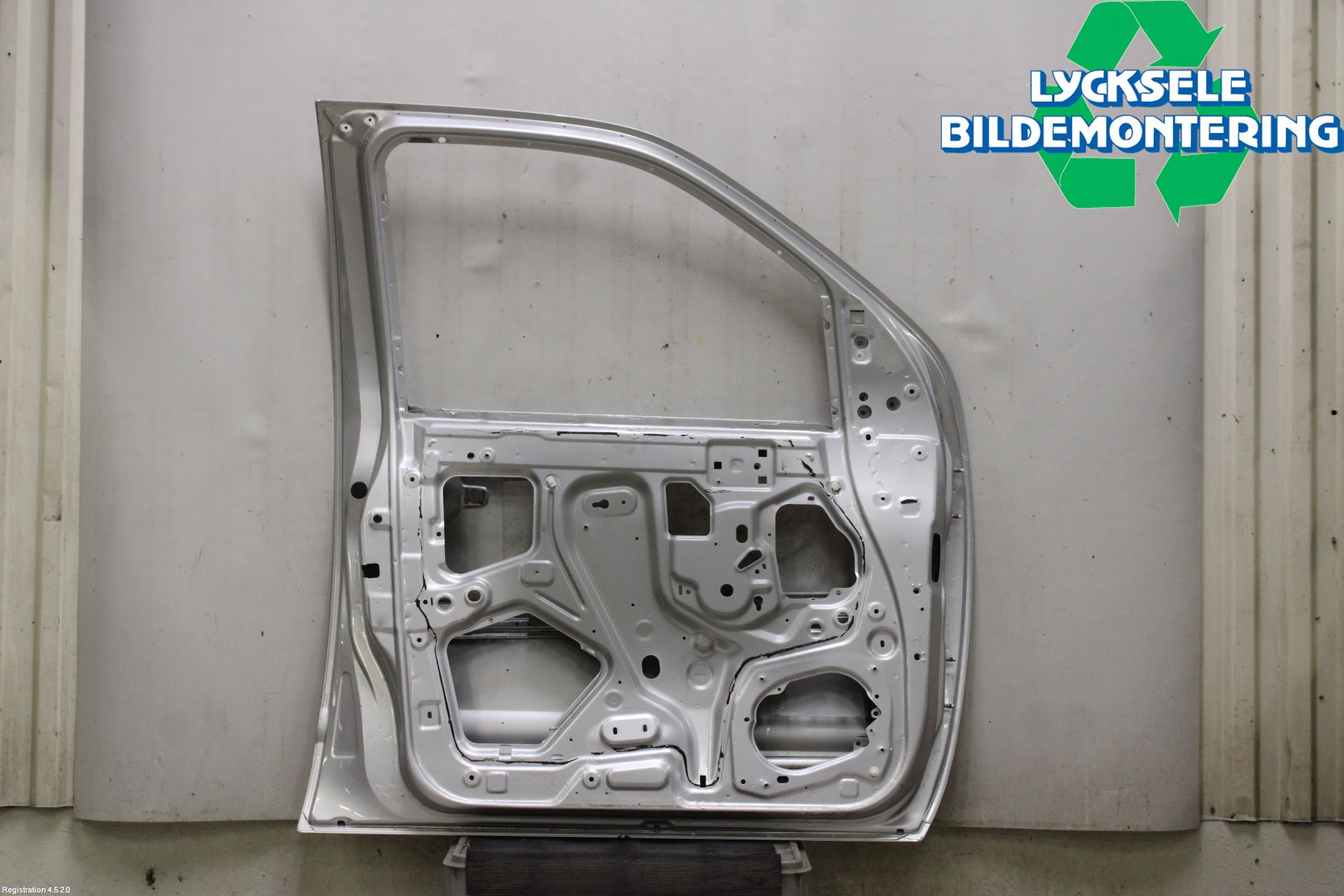 Nissan NAVARA 05-16 Dörr Fram Vänster