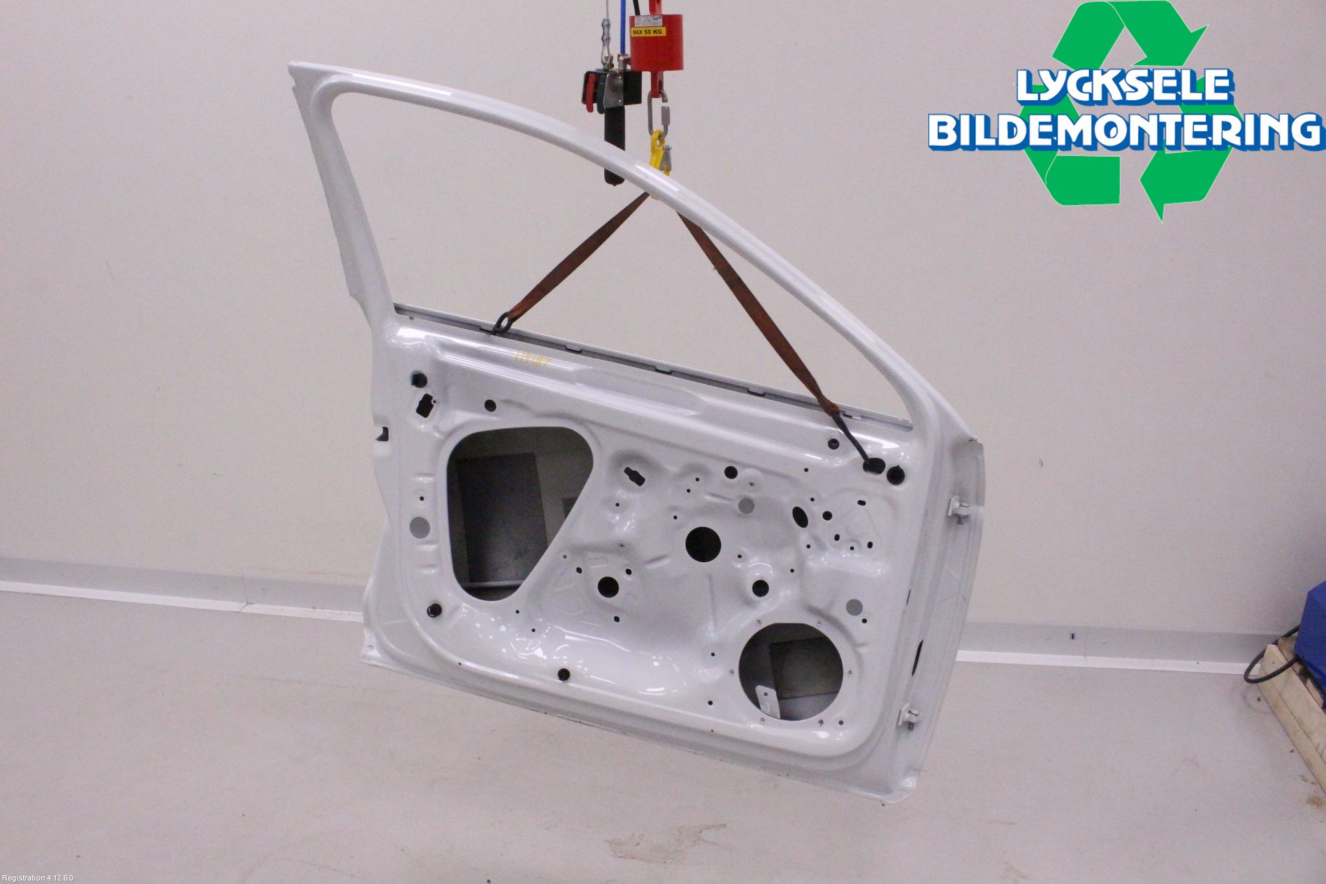 Volkswagen VW PASSAT 15-19 Dörr Fram Vänster