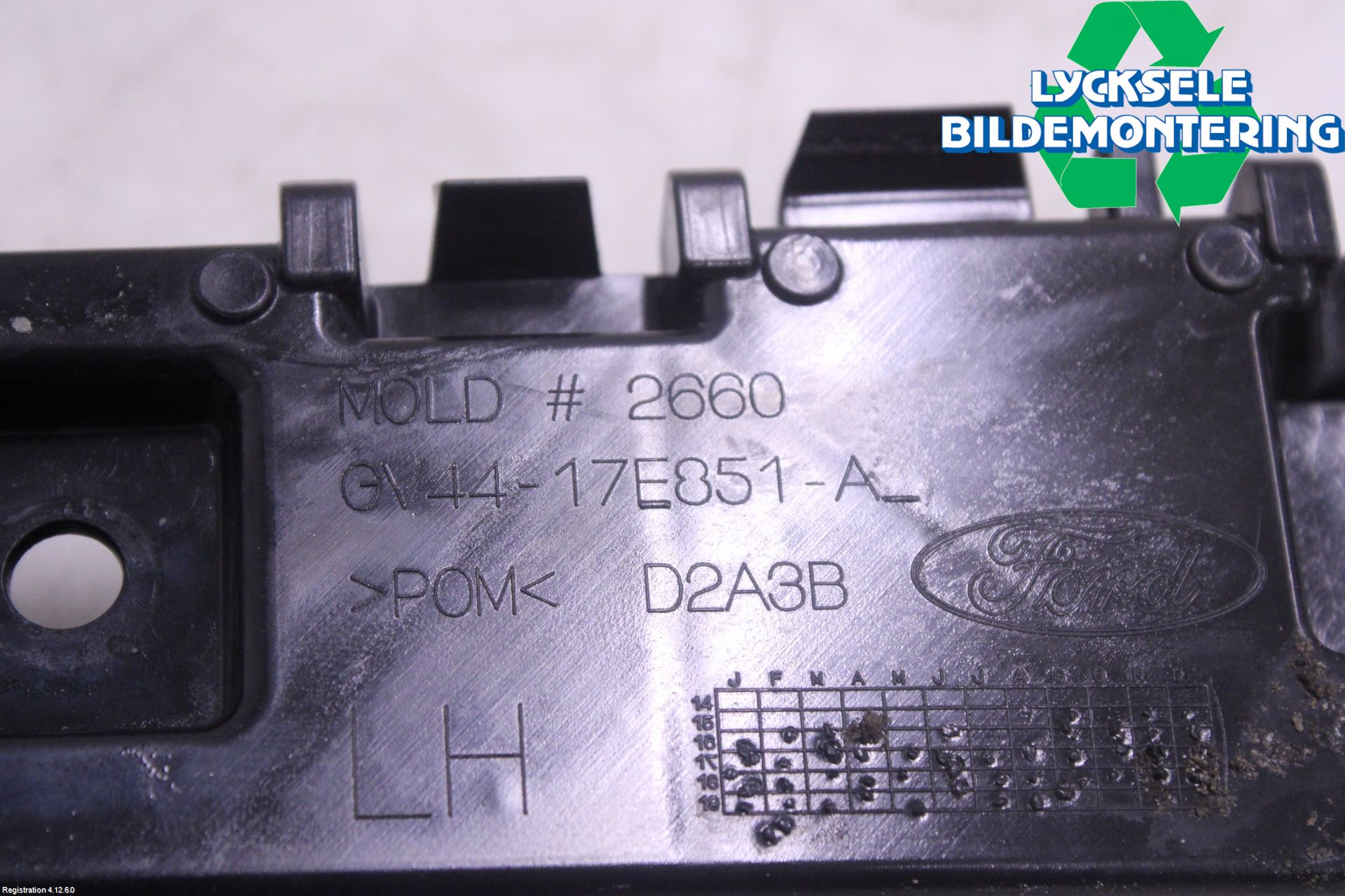 Ford KUGA 17-19 Stötfångarfäste Bak Vä