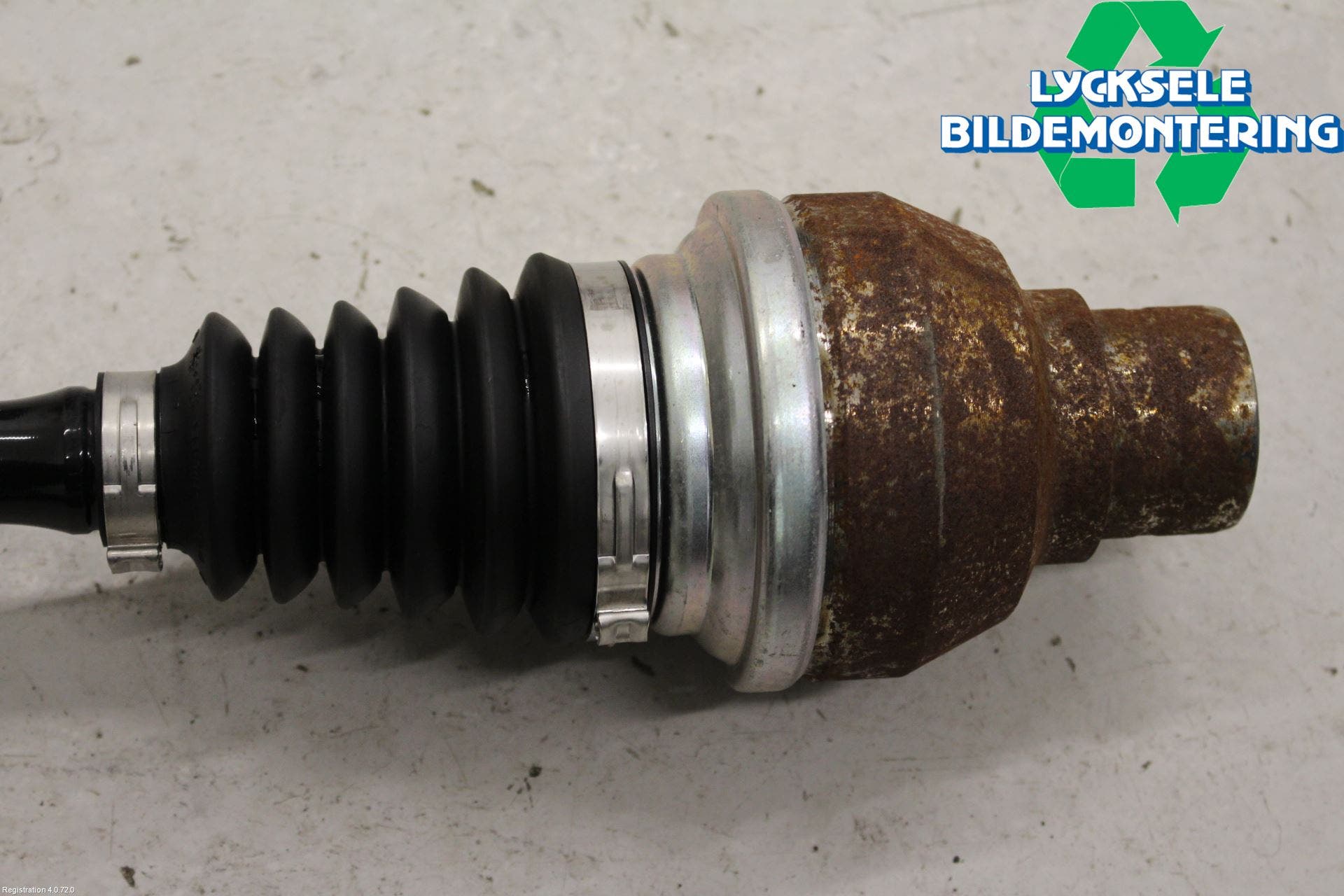 Skoda KAROQ 18- Drivaxel Fram Höger