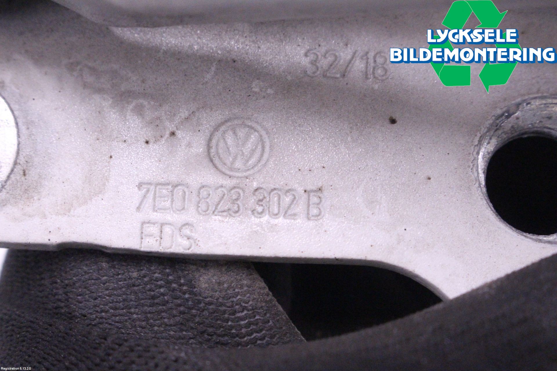 Volkswagen VW TRANSP/CARAVELLE (T6) 16-22 Huvgångjärn