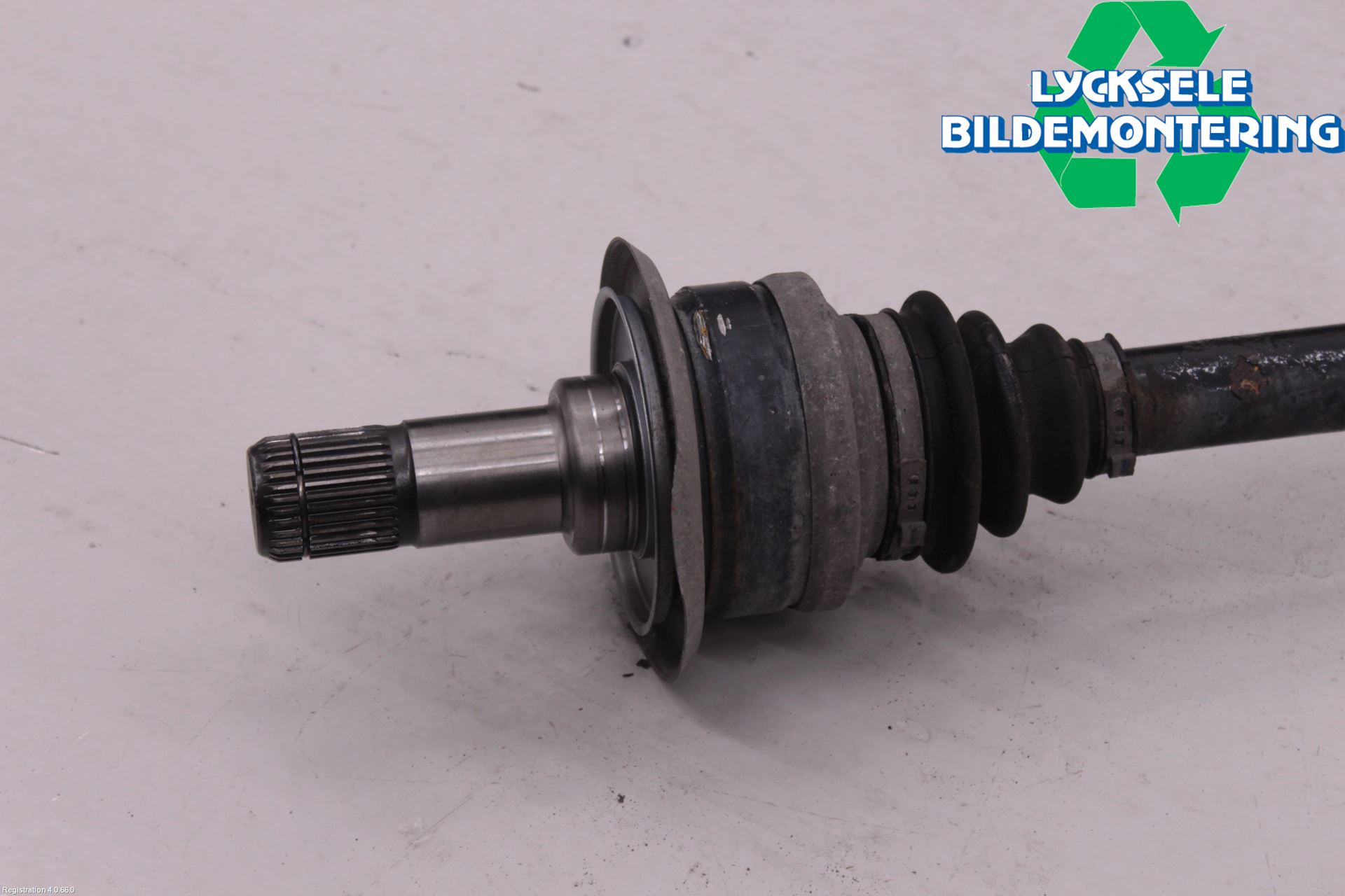 BMW 5 F10/F11/F18 09-17 Drivaxel Bak Höger
