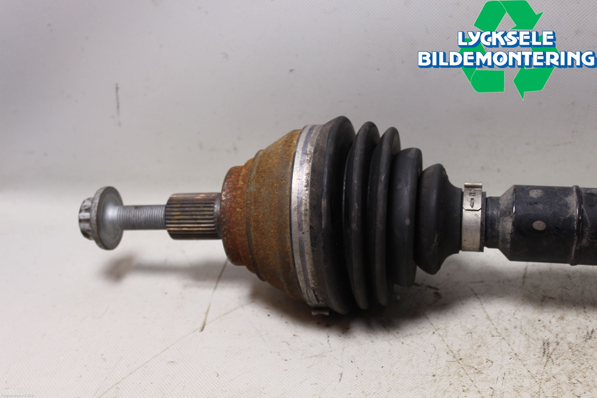 Volkswagen VW TIGUAN 16-24 Drivaxel Fram Höger