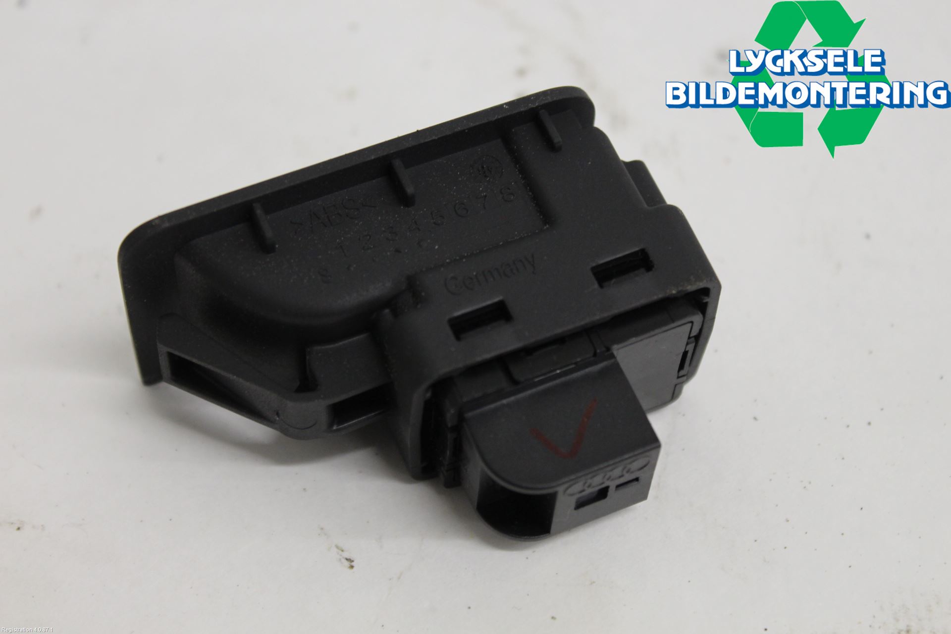 Audi A6 F2/C8 19- Strömställare Baklucka