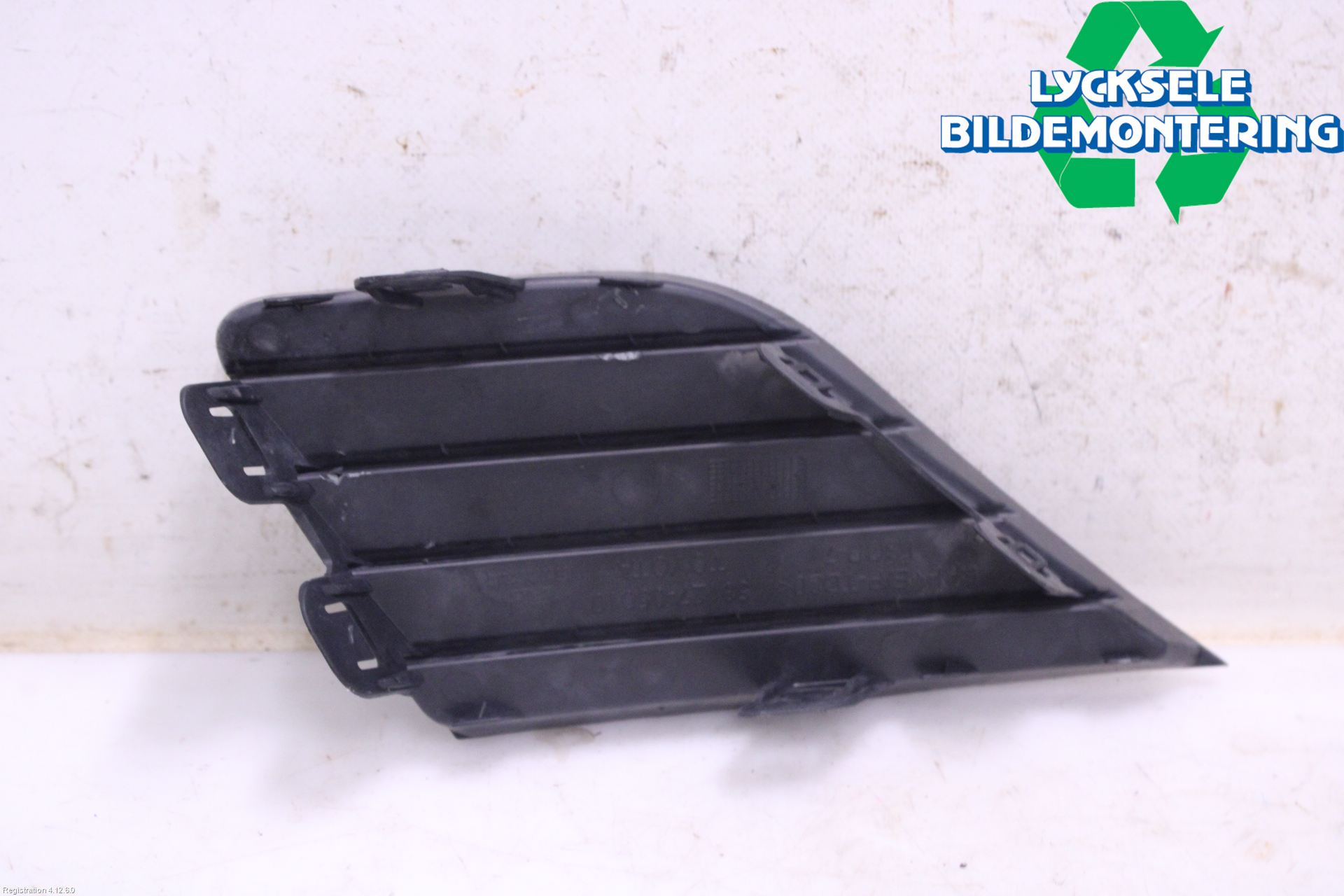 Toyota AVENSIS 16-18 Grilldel Höger