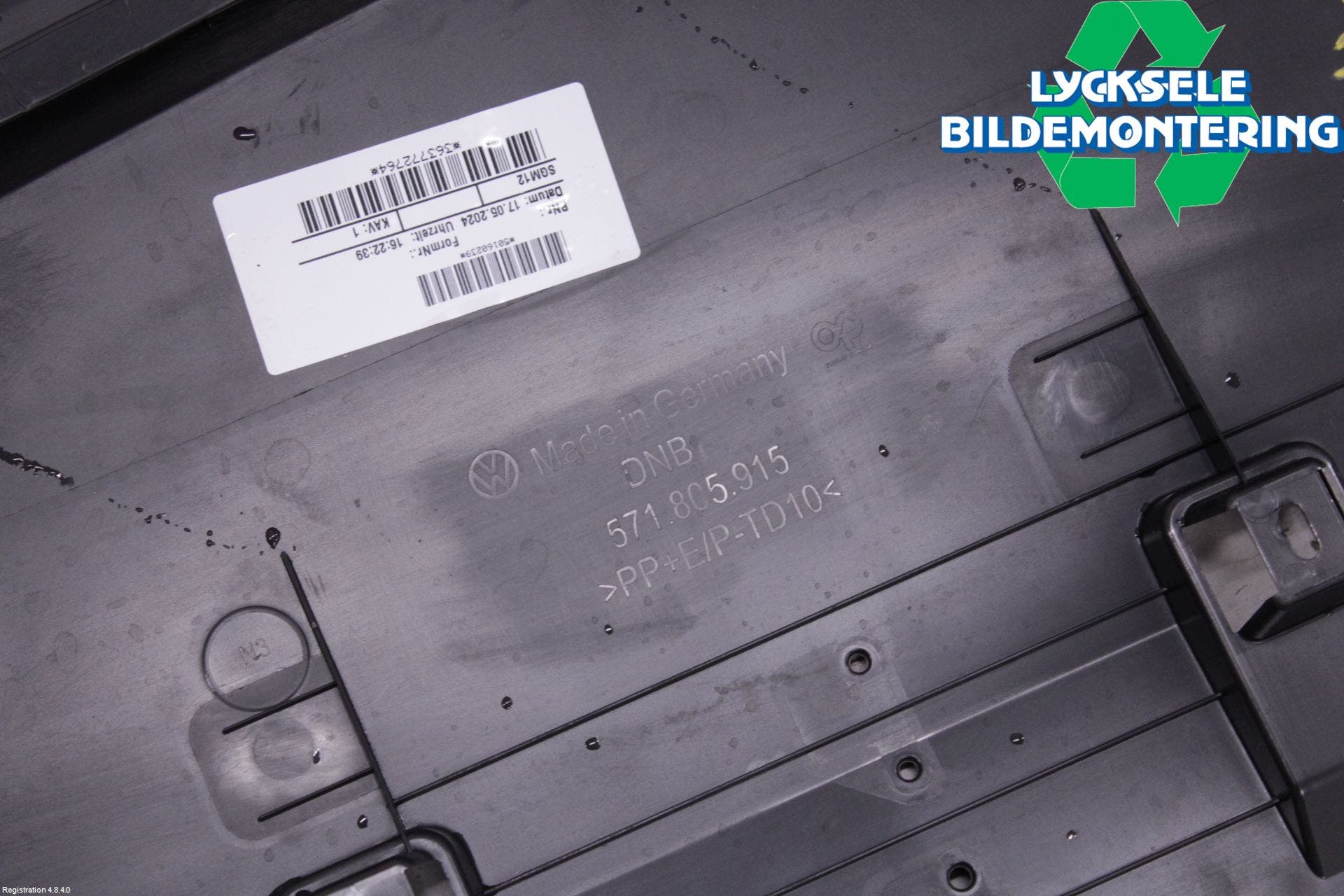 Alfa VW TIGUAN 24- Hasplåt Plåt-Plast