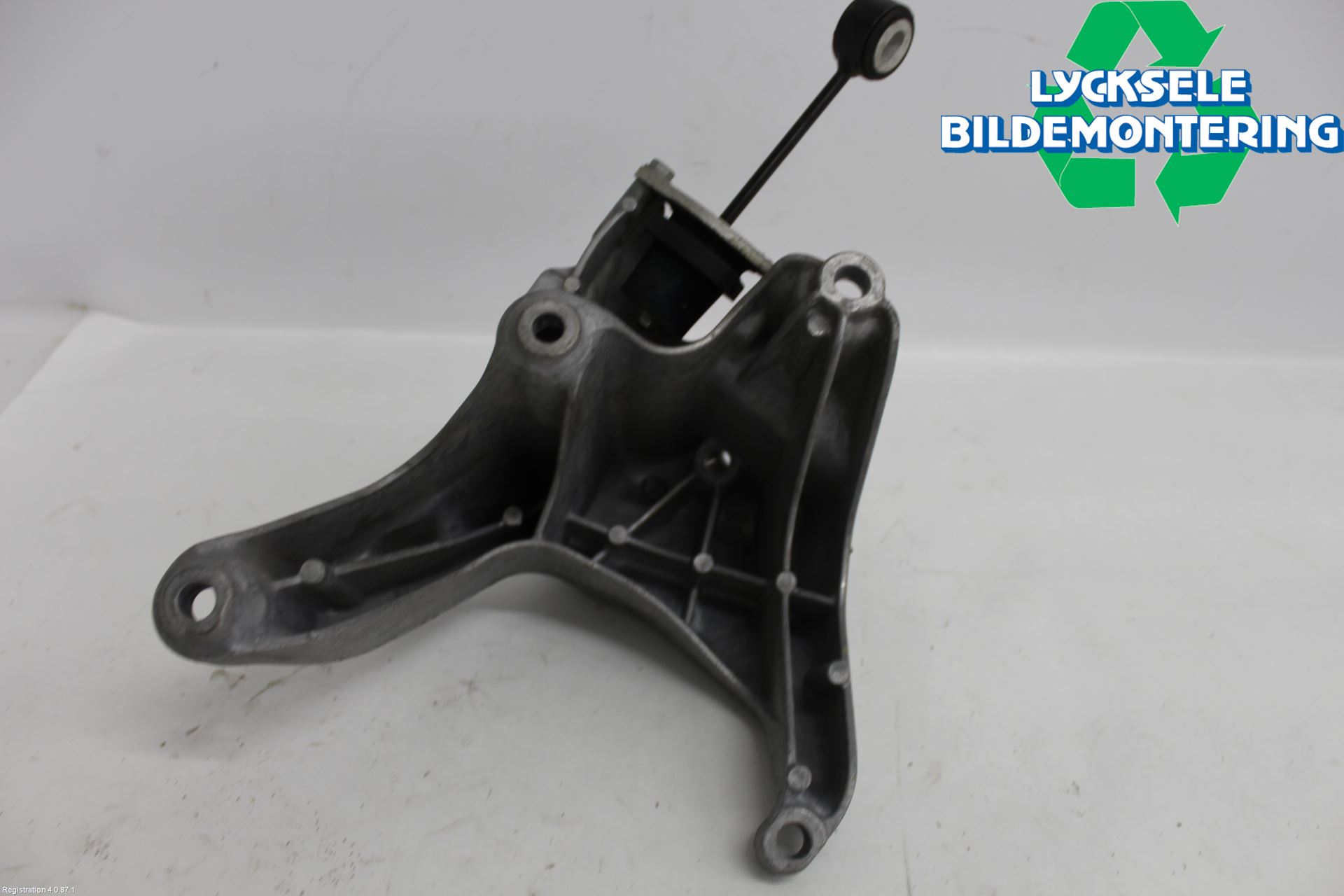 Audi A6 F2/C8 19- Motorfäste