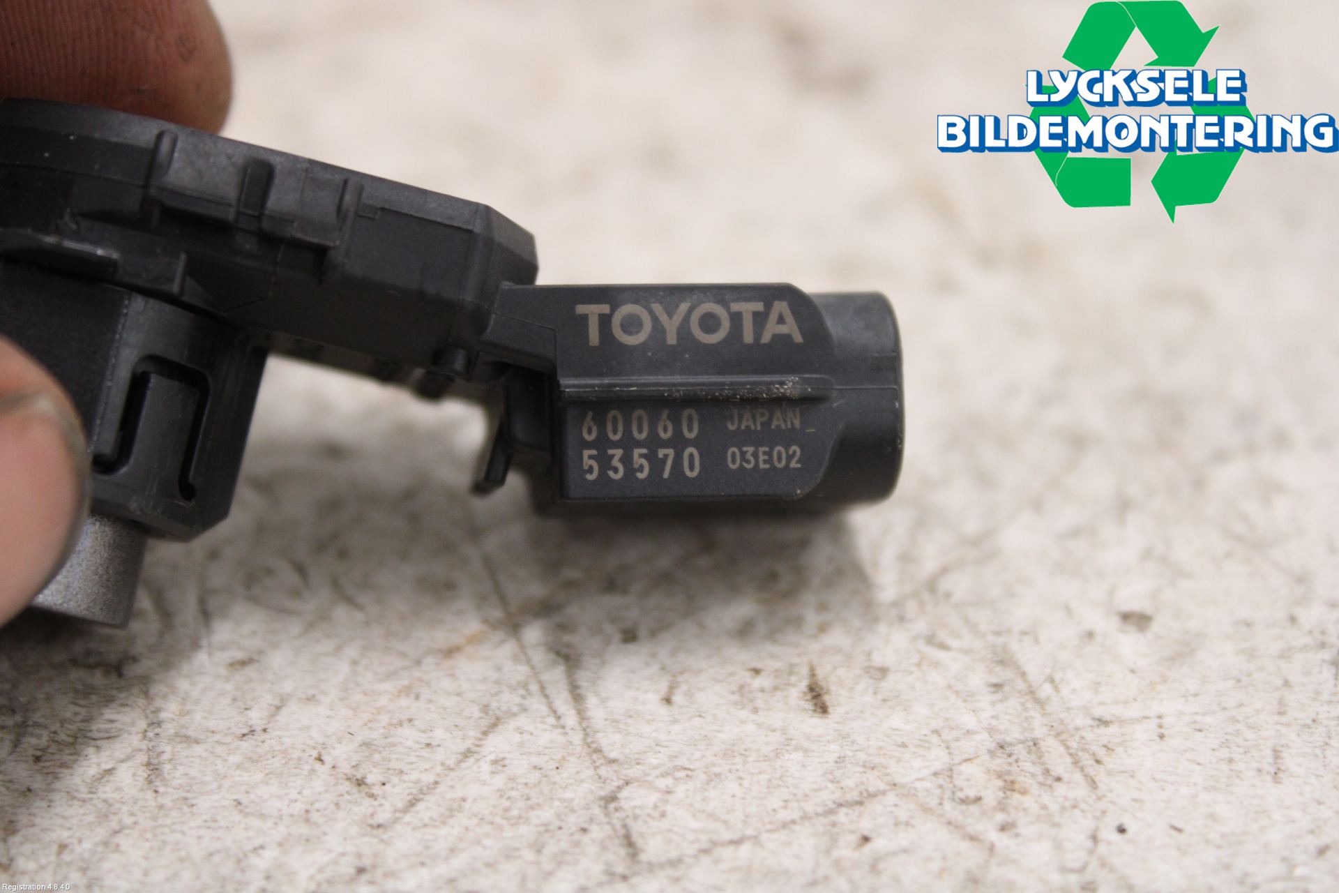 Toyota RAV4 19- Parkeringshjälp Frontsensor