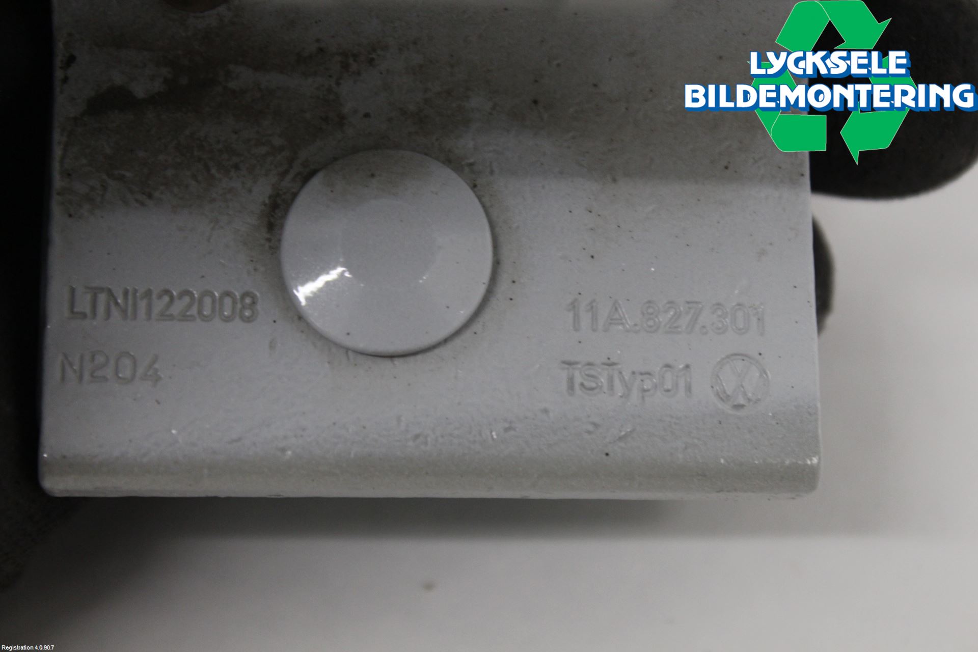 Volkswagen VW ID.4 21- Bakluckegångjärn Vä