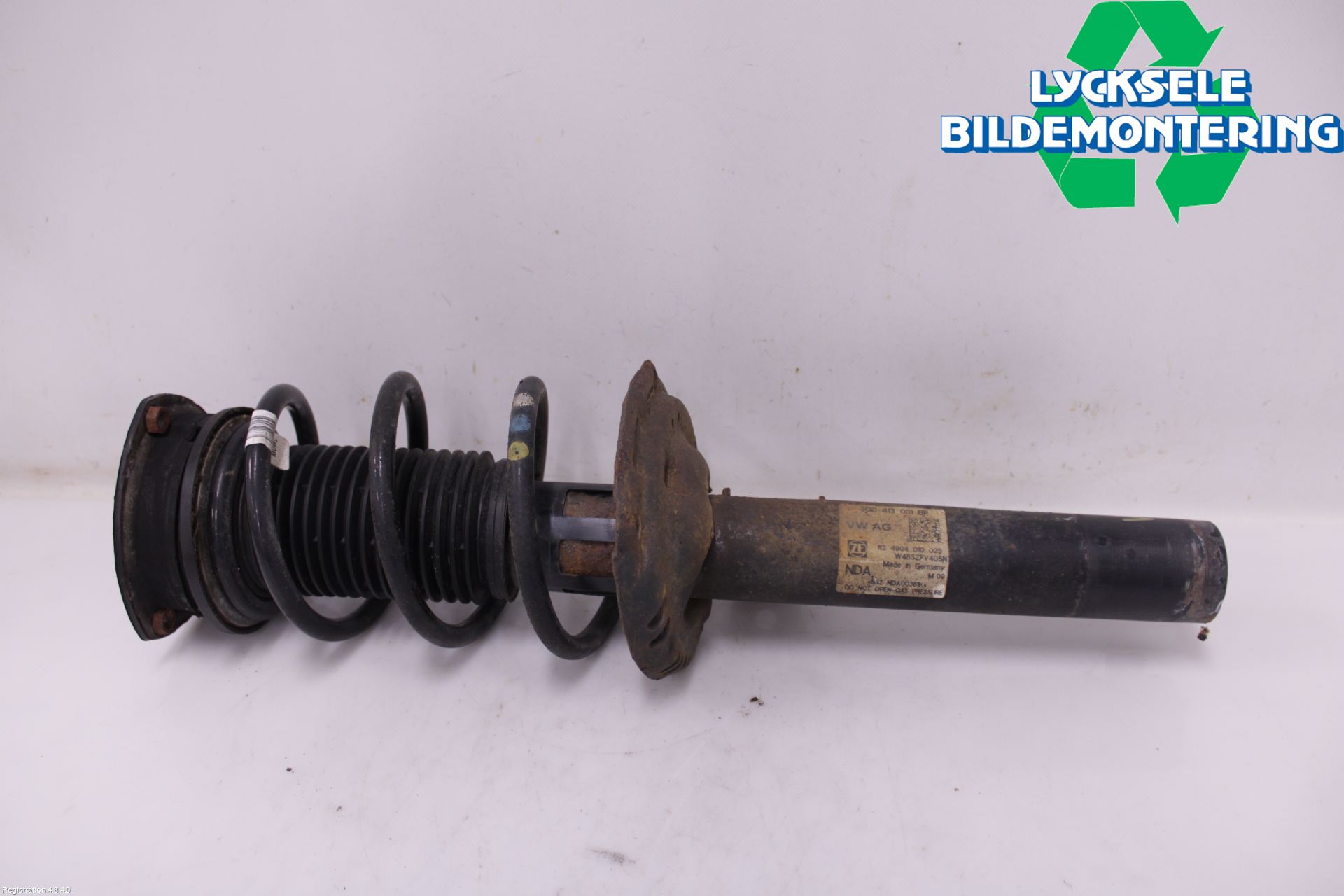 Volkswagen VW PASSAT 15-19 Fjäderben Fram Vänster