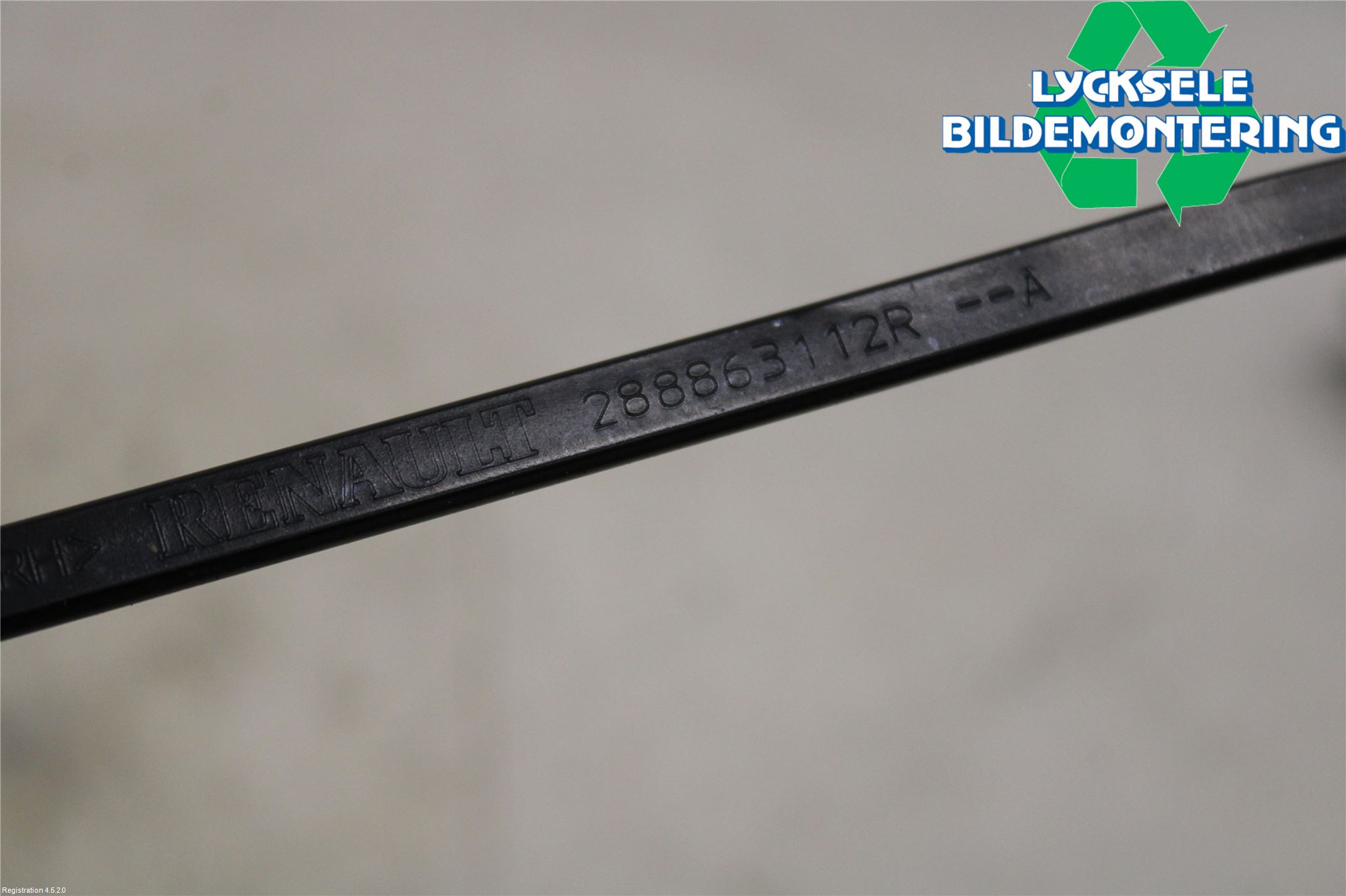 Dacia DUSTER 10-17 Torkararm Armar Vindruta