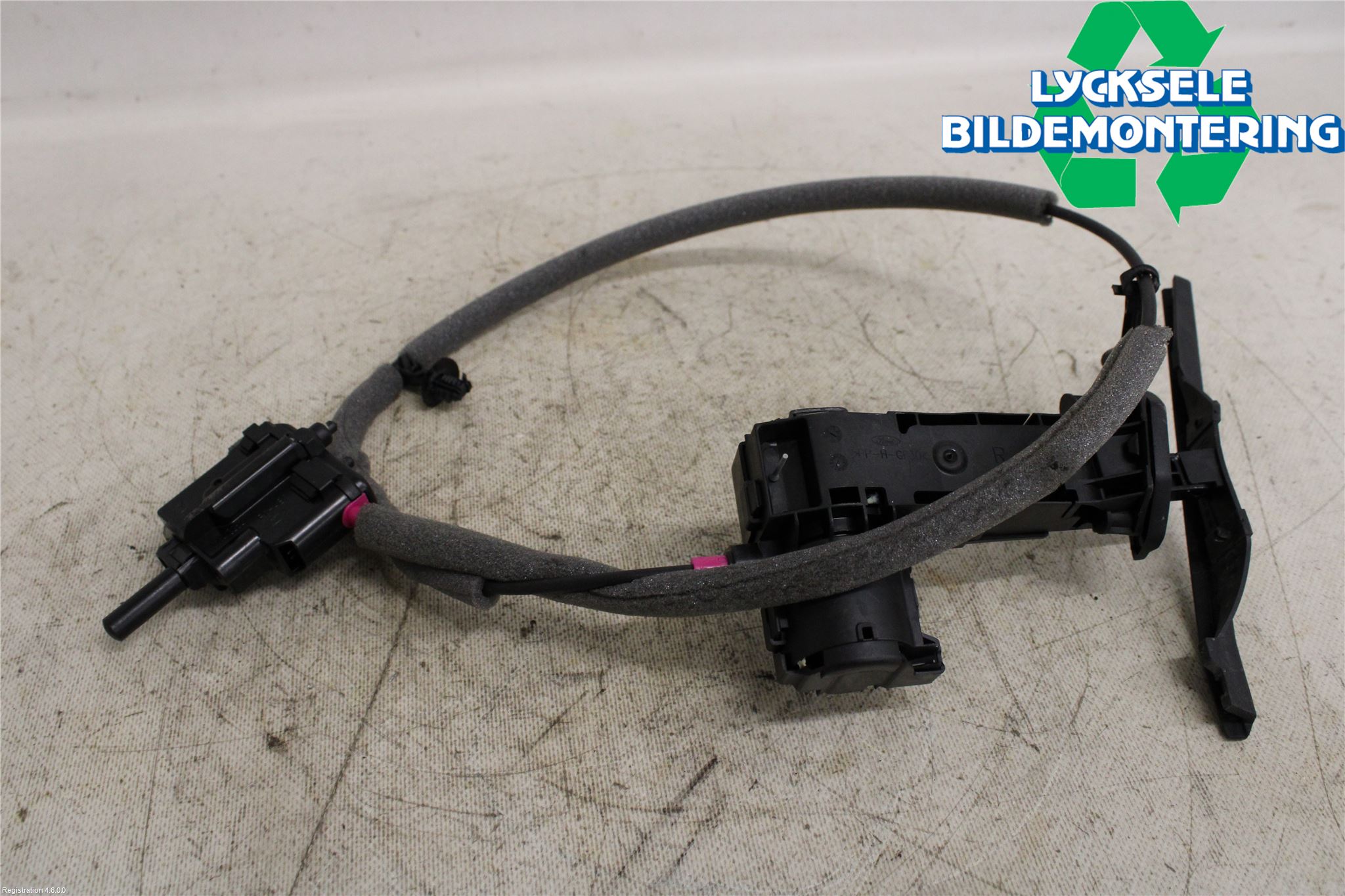 Ford KUGA/KUGA PHEZ/FHEV 20- Dörr Dekorlist Bak Hö