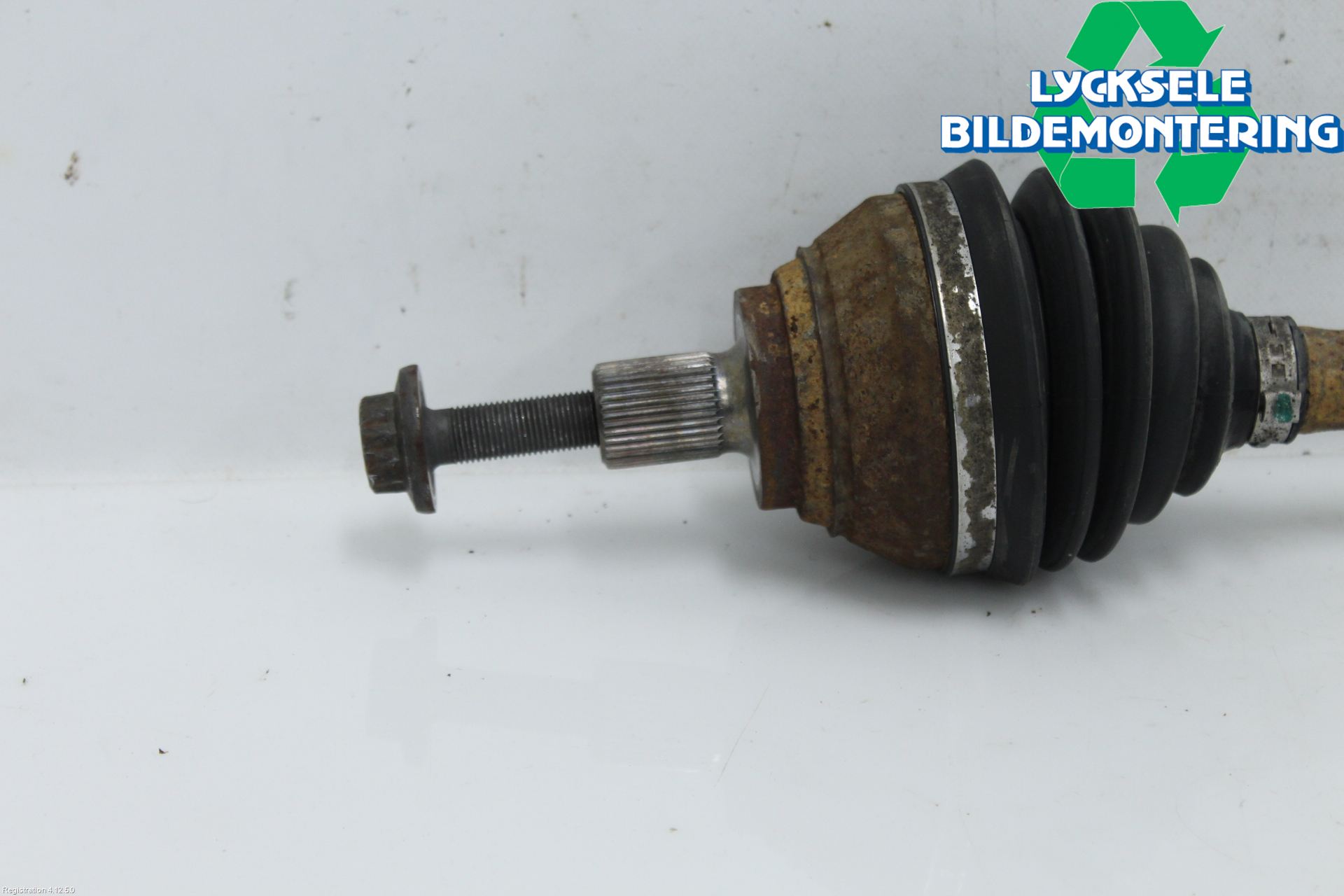 Volkswagen VW PASSAT 15-19 Drivaxel Fram Vänster