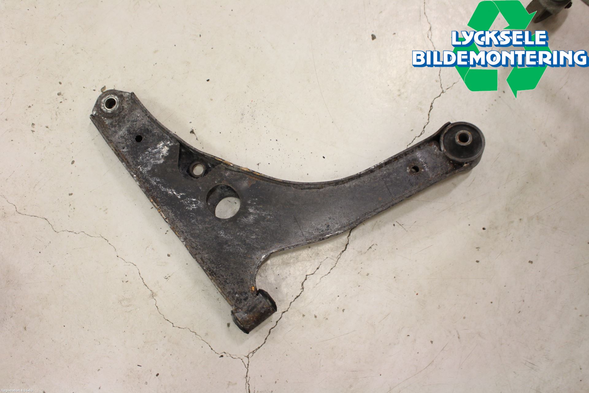 Ford TRANSIT    00-06 Bärarm Fram Undre Vä