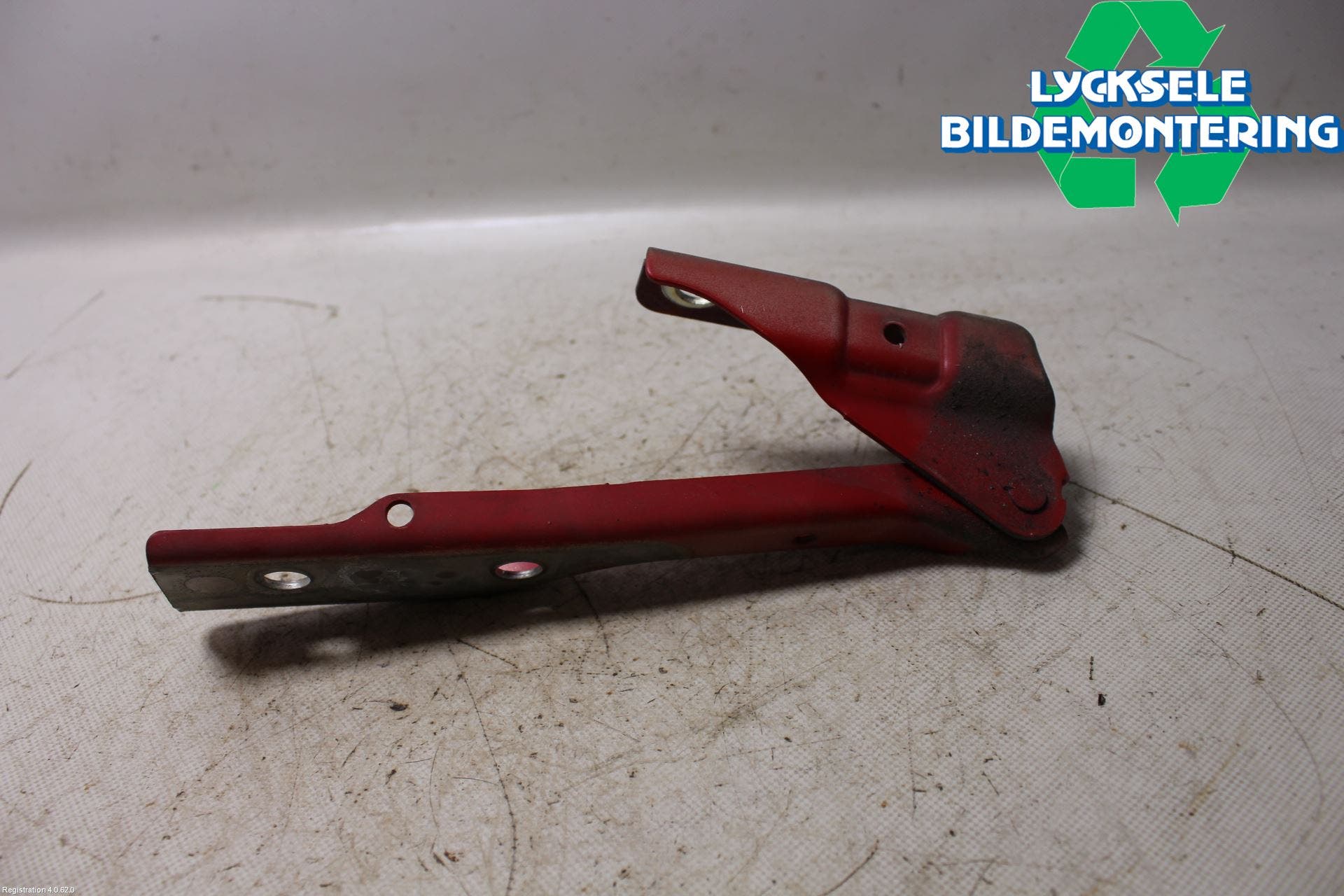 Volkswagen VW POLO 10-17 Huvgångjärn