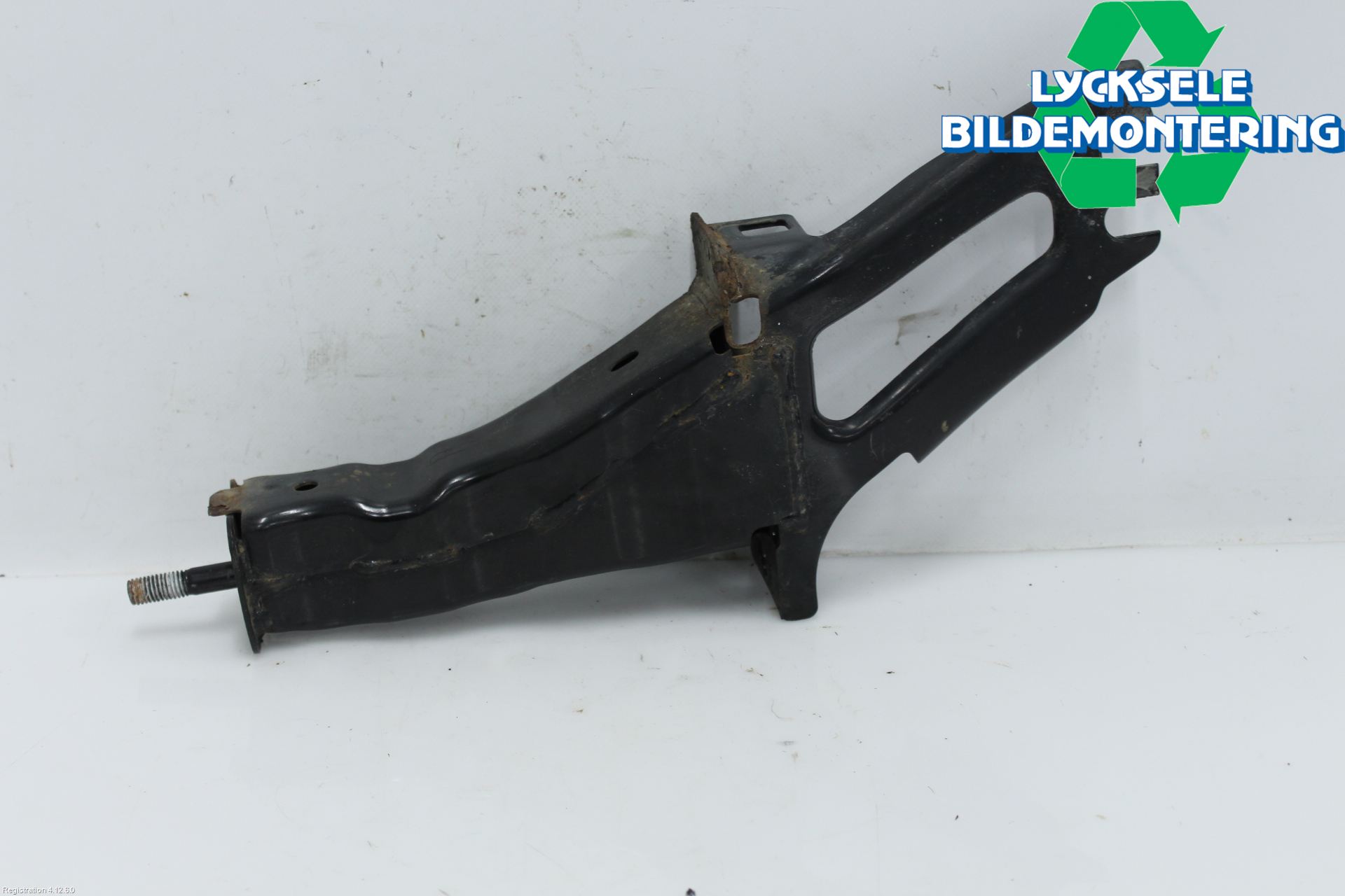 Volvo XC70 08-13 Stötfångarbärjärn Fram