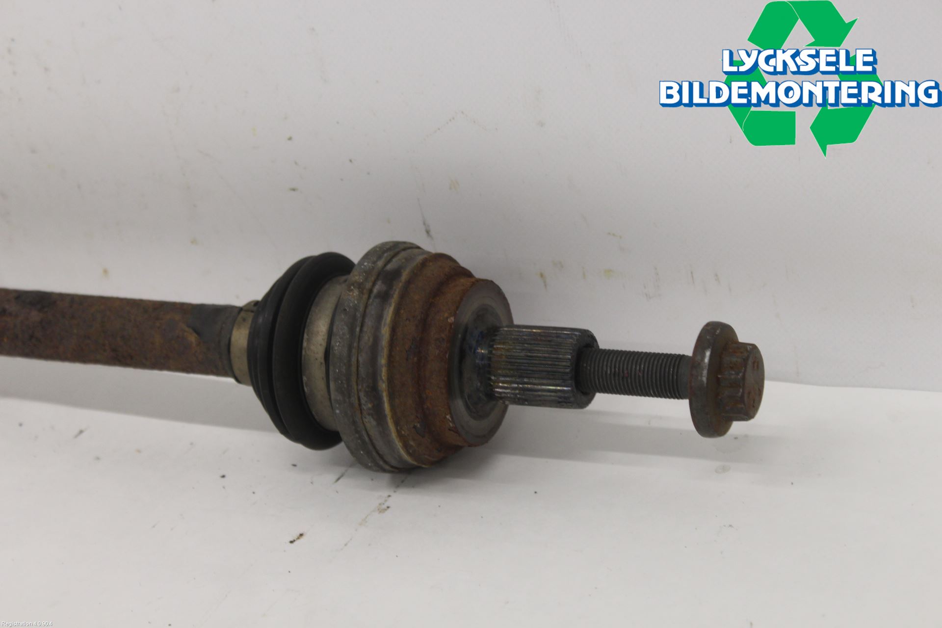 Volkswagen VW PASSAT 11-14 Drivaxel Bak Höger