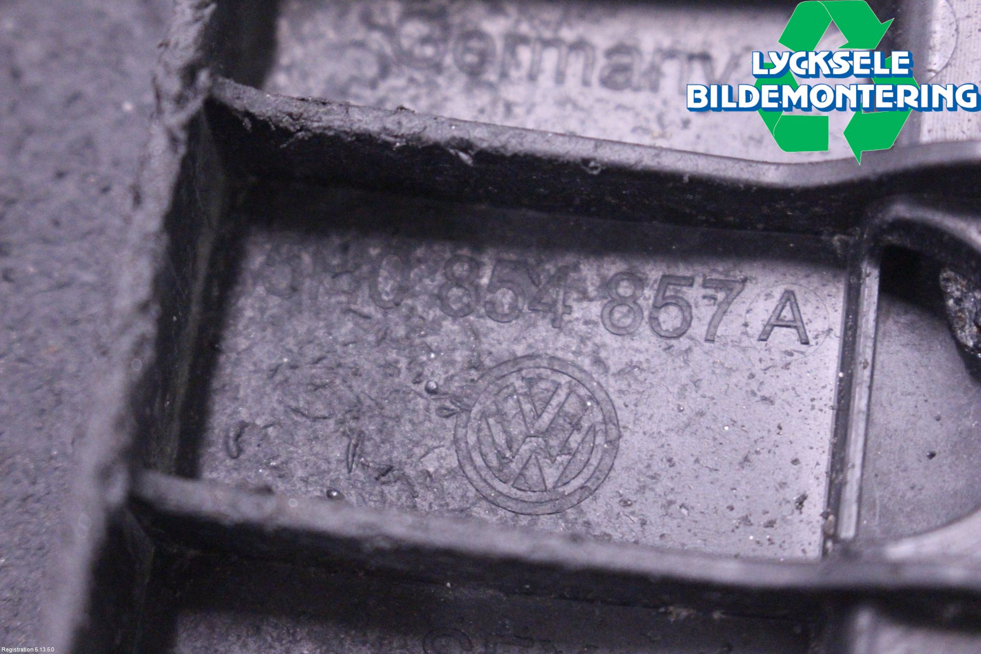 Volkswagen VW GOLF / E-GOLF VIII 20- Hasplåt Plåt-Plast