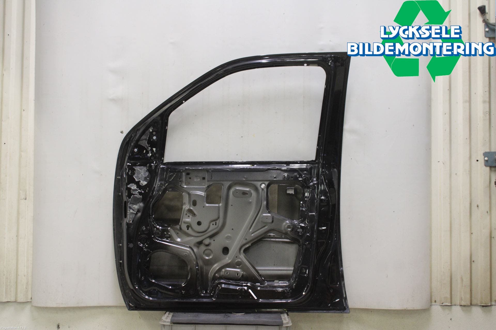 Nissan NAVARA 05-16 Dörr Fram Höger