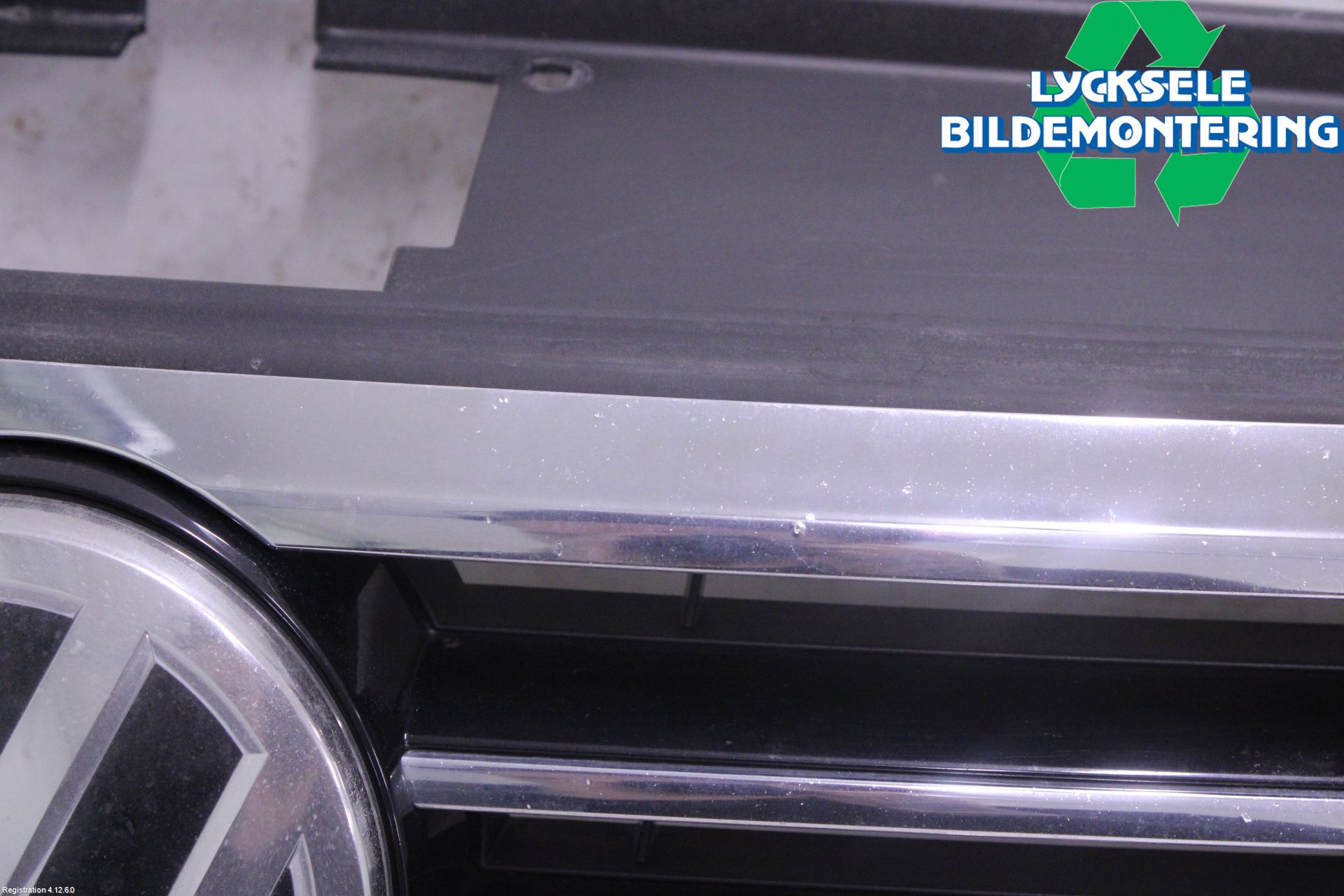 Volkswagen VW PASSAT 15-19 Grill Komp