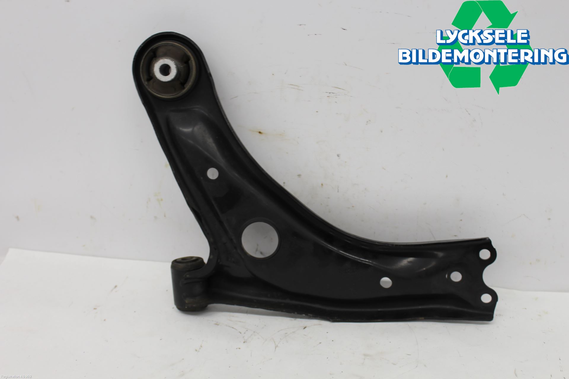 Toyota YARIS CROSS XP21 21- Bärarm Fram Undre Hö
