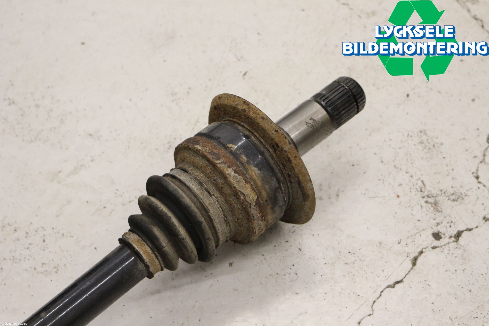 BMW 5 F10/F11/F18 09-17 Drivaxel Bak Vänster