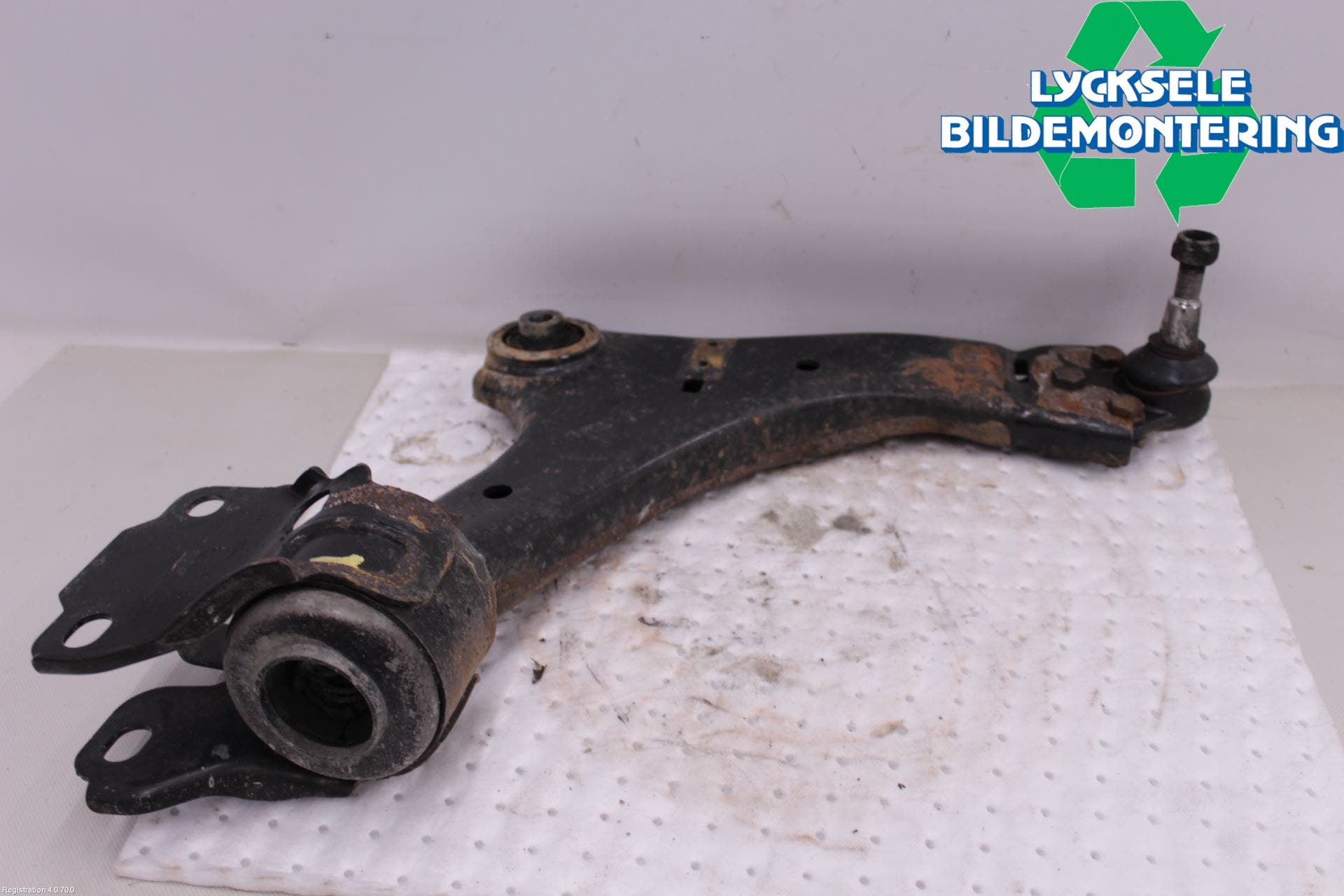 Volvo V70 08-13 Bärarm Fram Undre Hö