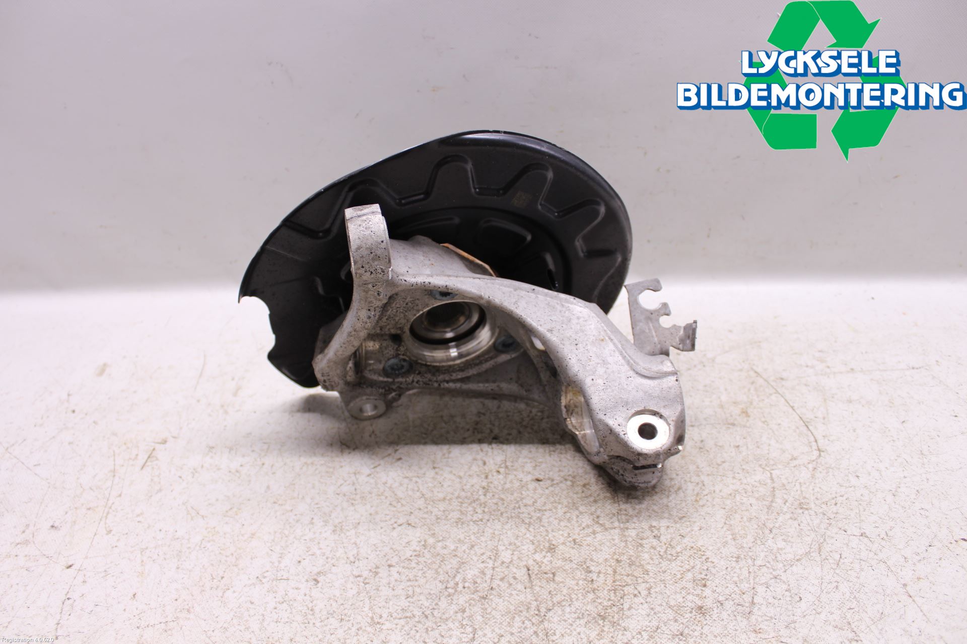 Volkswagen VW PASSAT 15-19 Styrspindel Lagerhus Vä