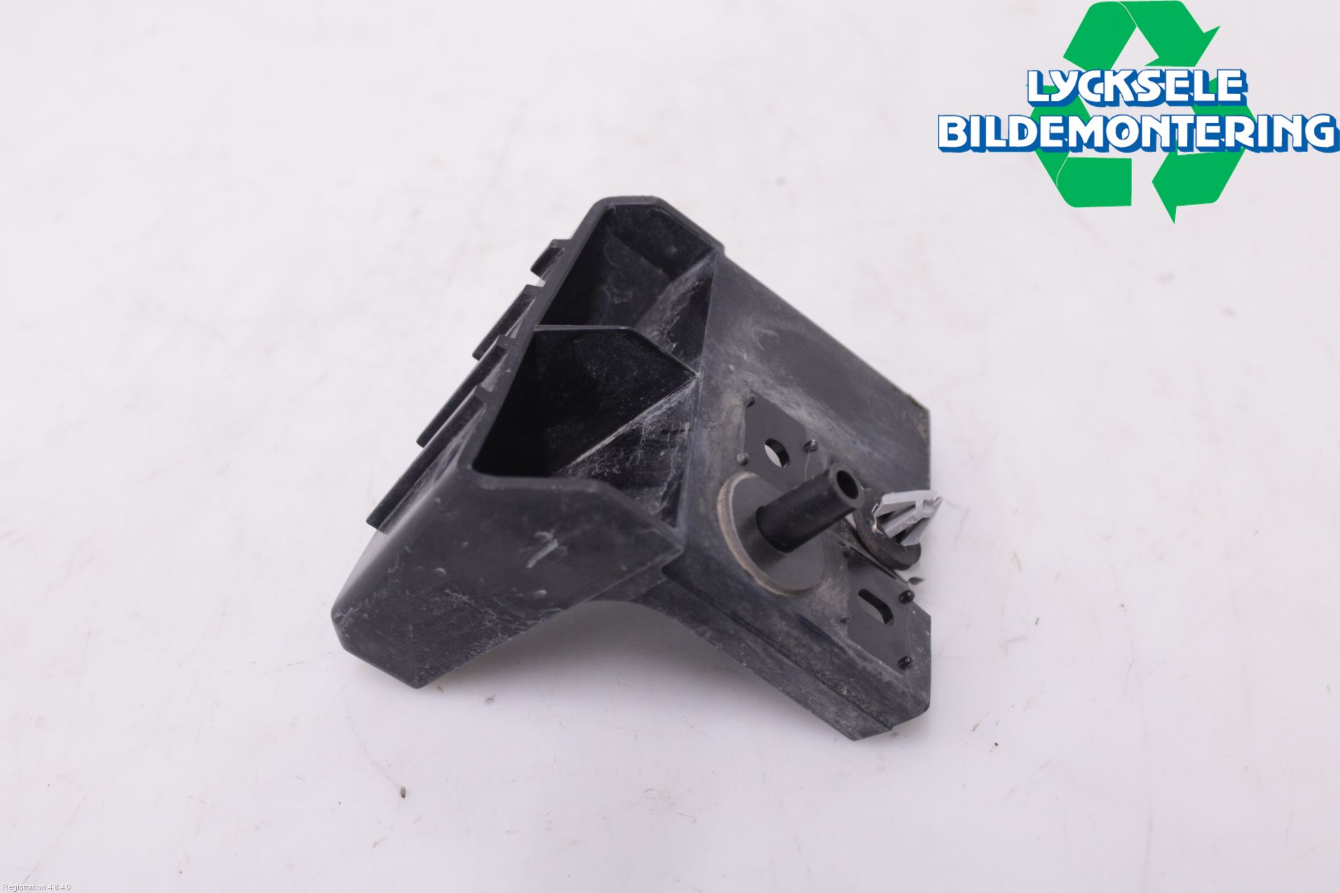 Ford KUGA 13-16 Stötfångarfäste Bak Vä