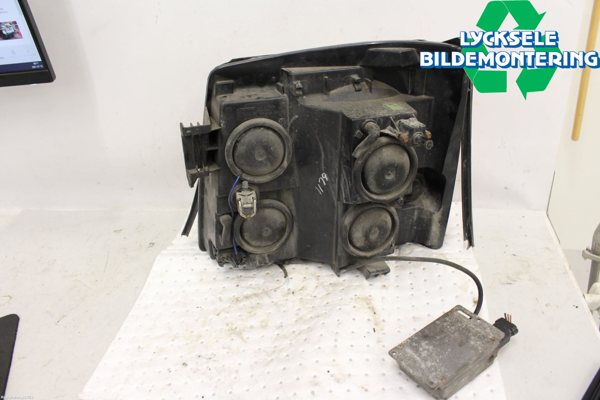 Cadillac ESCALADE Strålkastare Höger