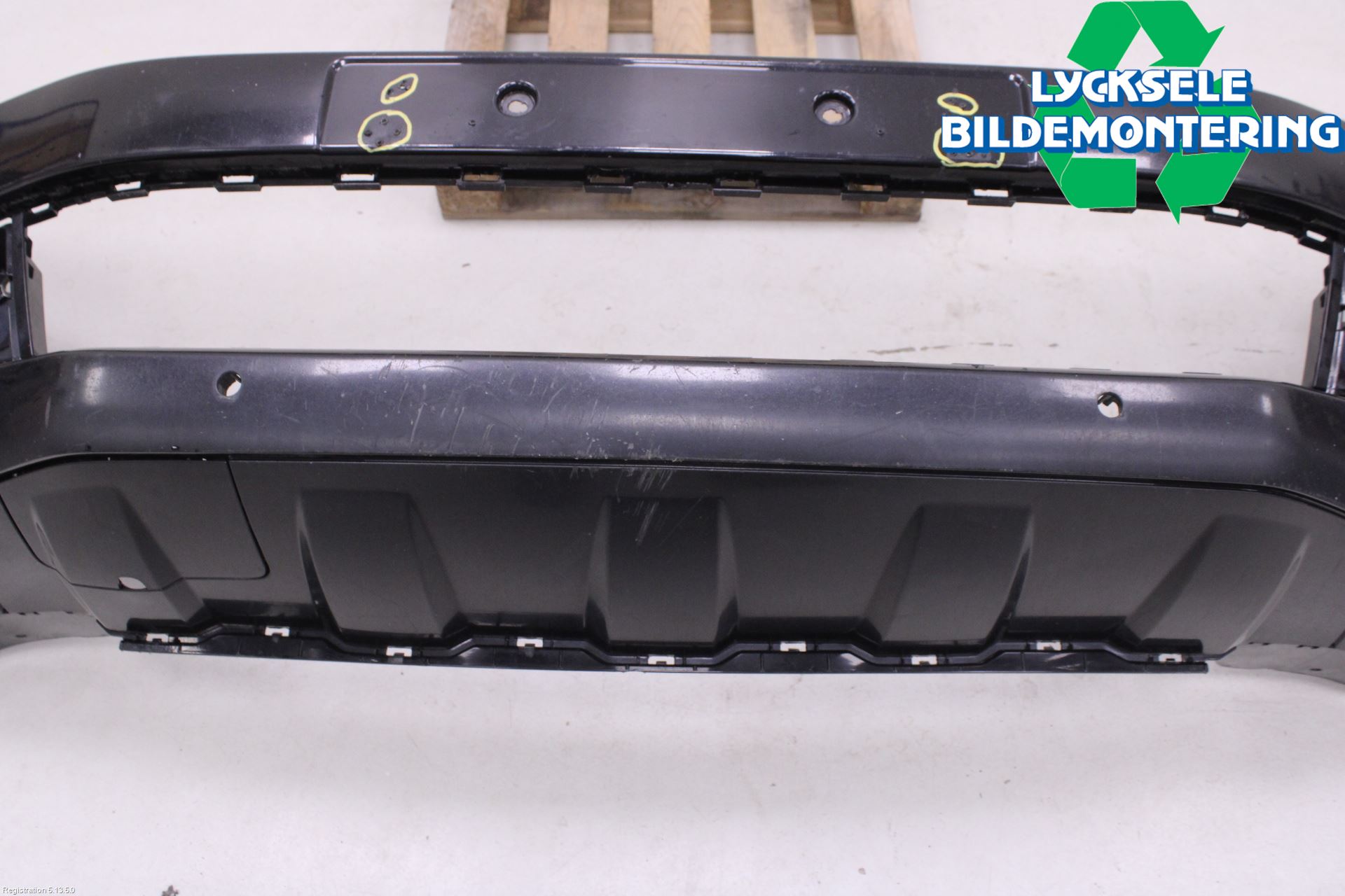 Volkswagen VW AMAROK 2H 10-22 Stötfångarbeklädnad Fram