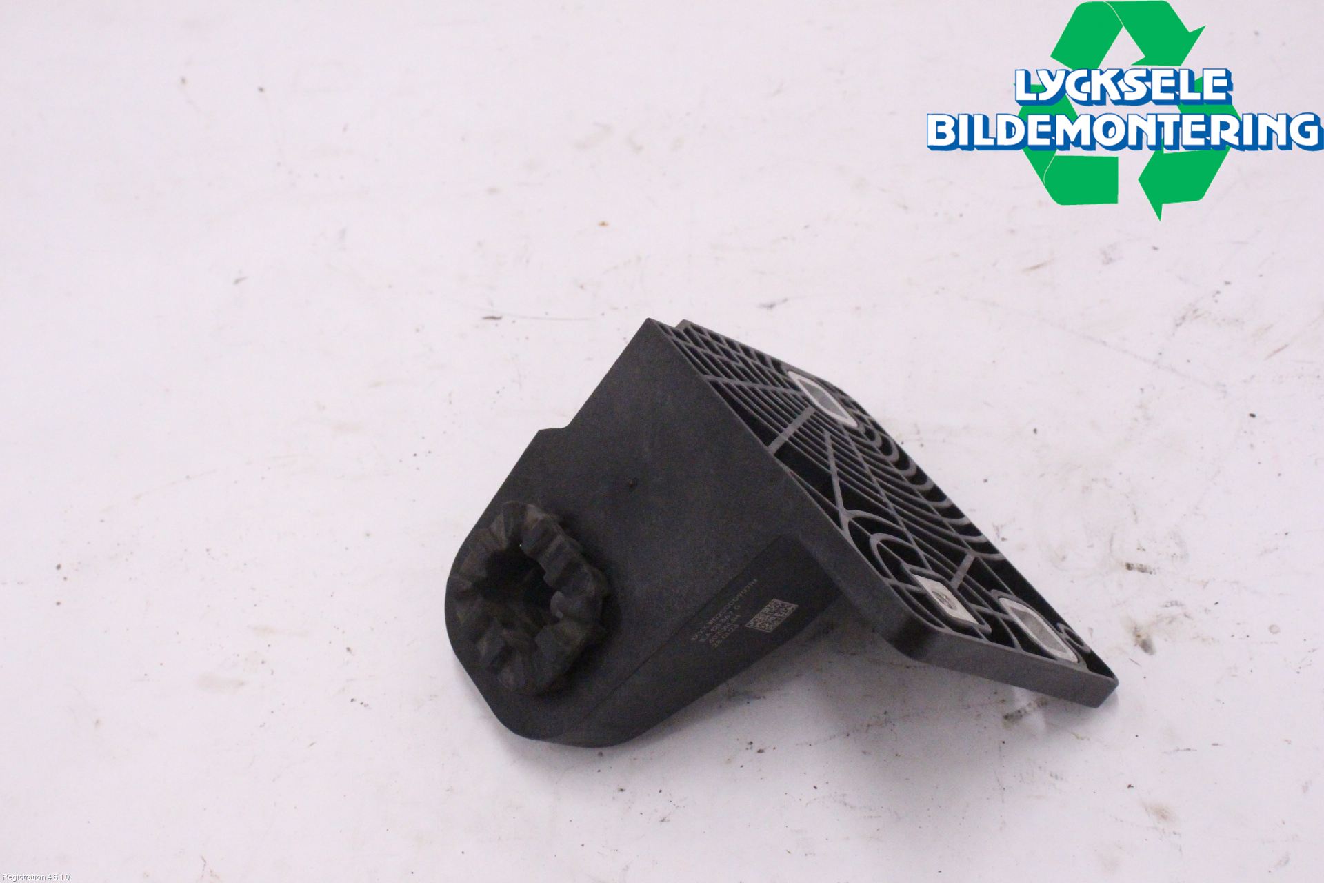 Volkswagen VW ID.4 21- Kylarfäste-Ram-Balk