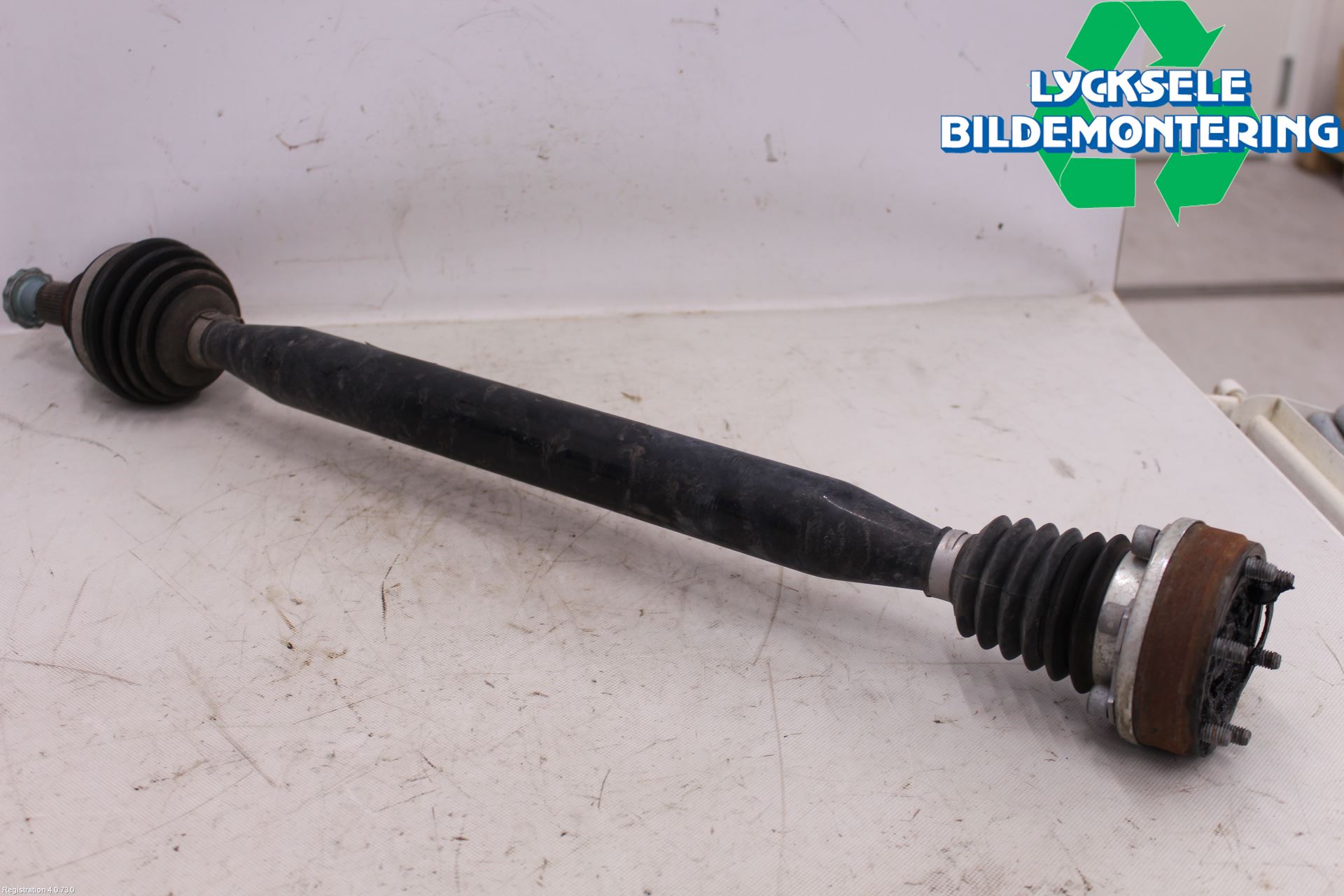 Volkswagen VW POLO 10-17 Drivaxel Fram Höger