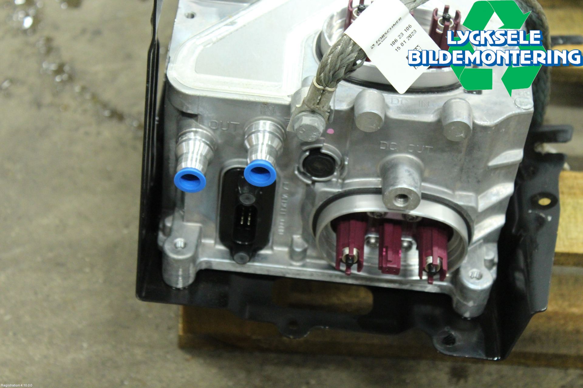 Mercedes-Benz MB EQE SUV (X294) 22- Inverter 12 -> 220 V