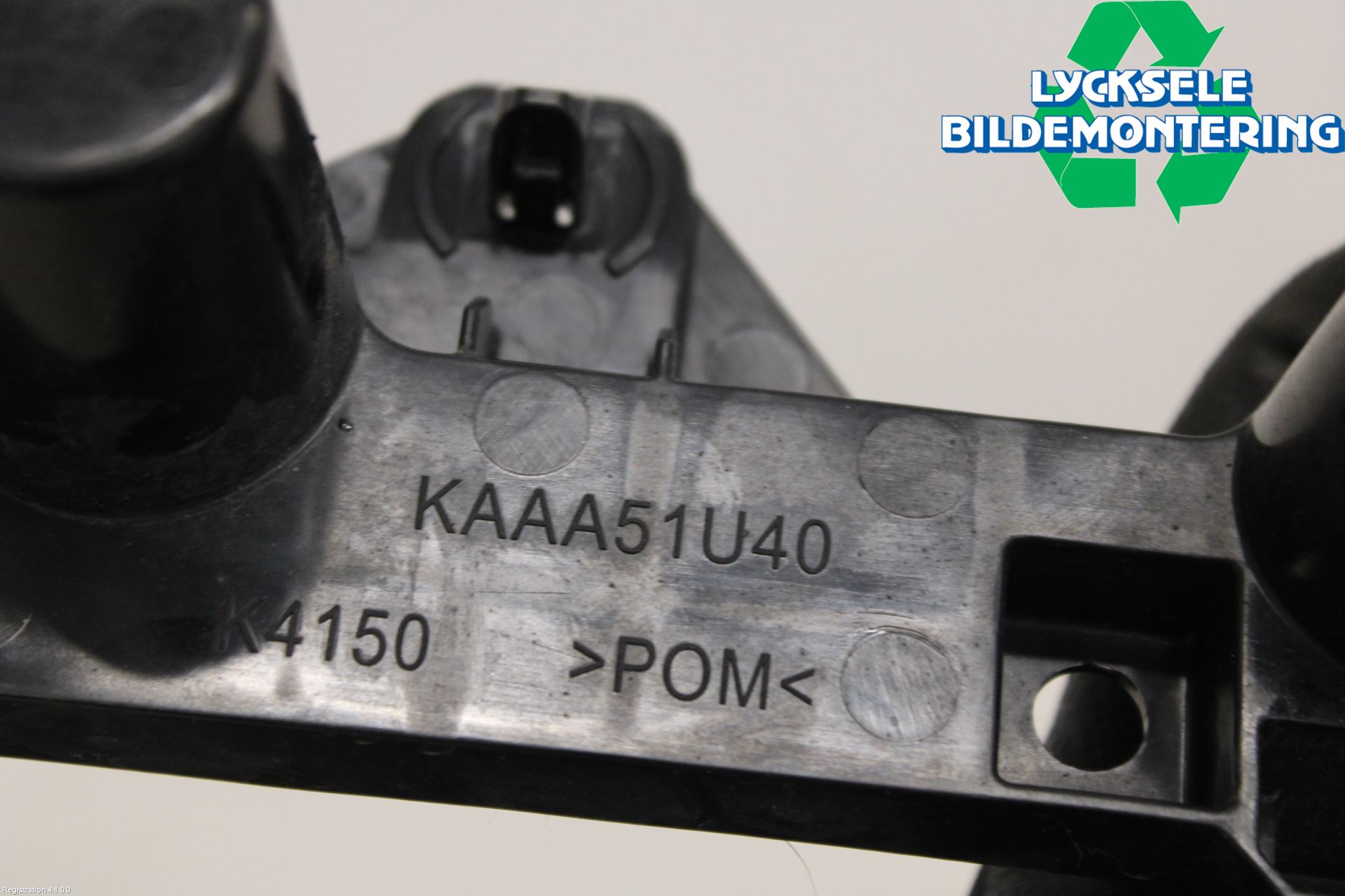 Mazda CX-60 22- Skärmfäste Fram Vä