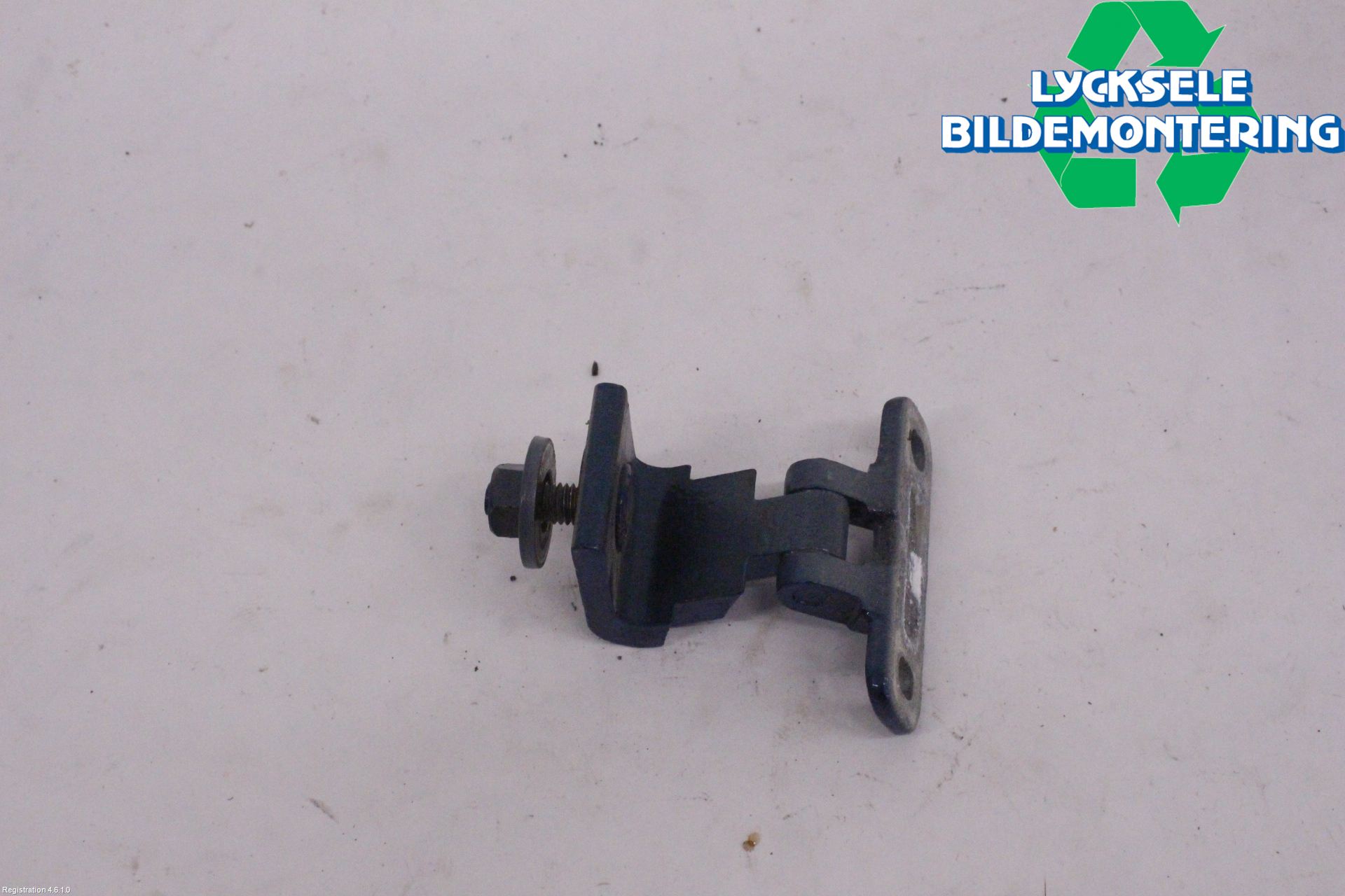 Skoda KODIAQ 17-24 Bakluckegångjärn Vä