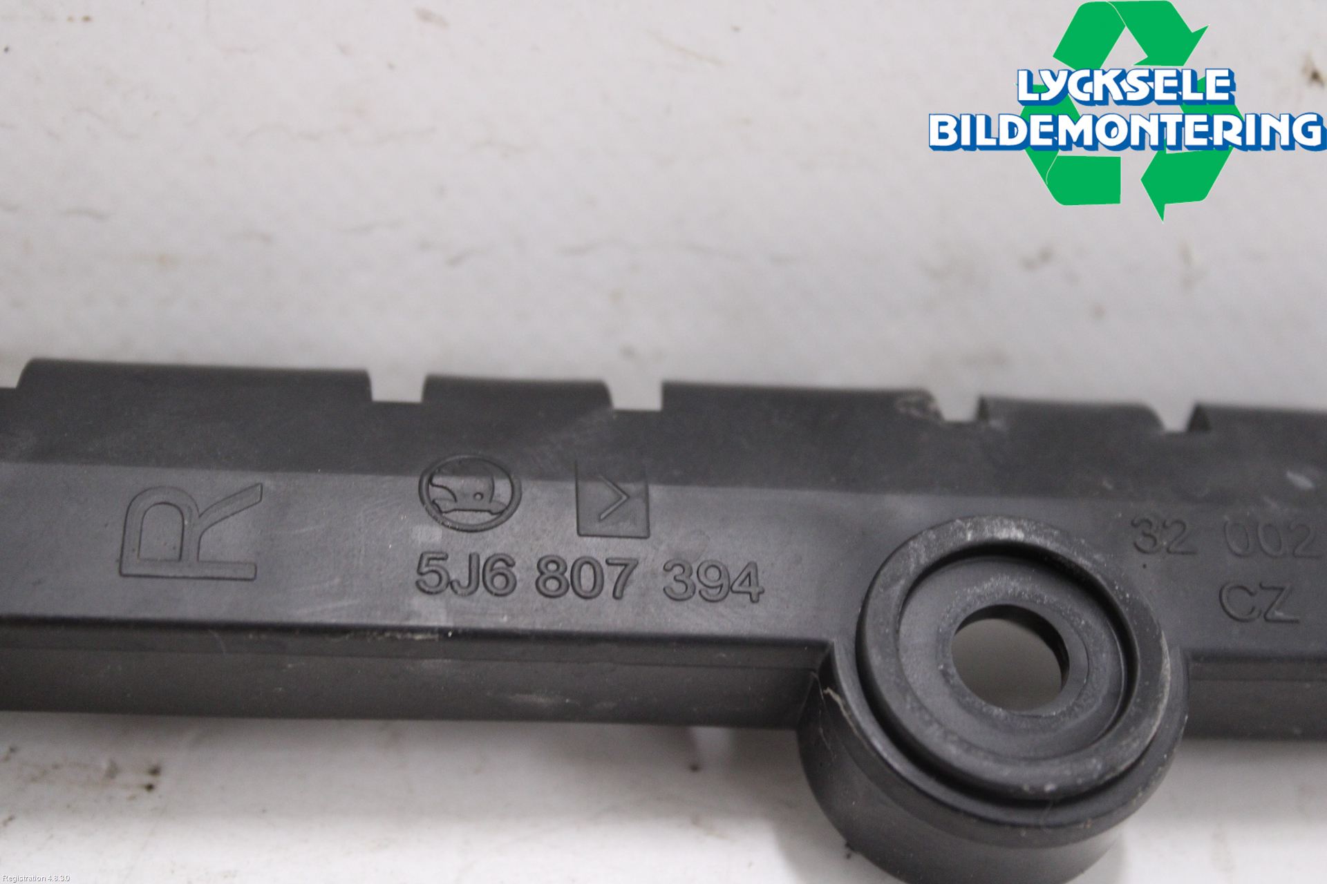 Skoda FABIA 07-14 Stötfångarfäste Bak Hö