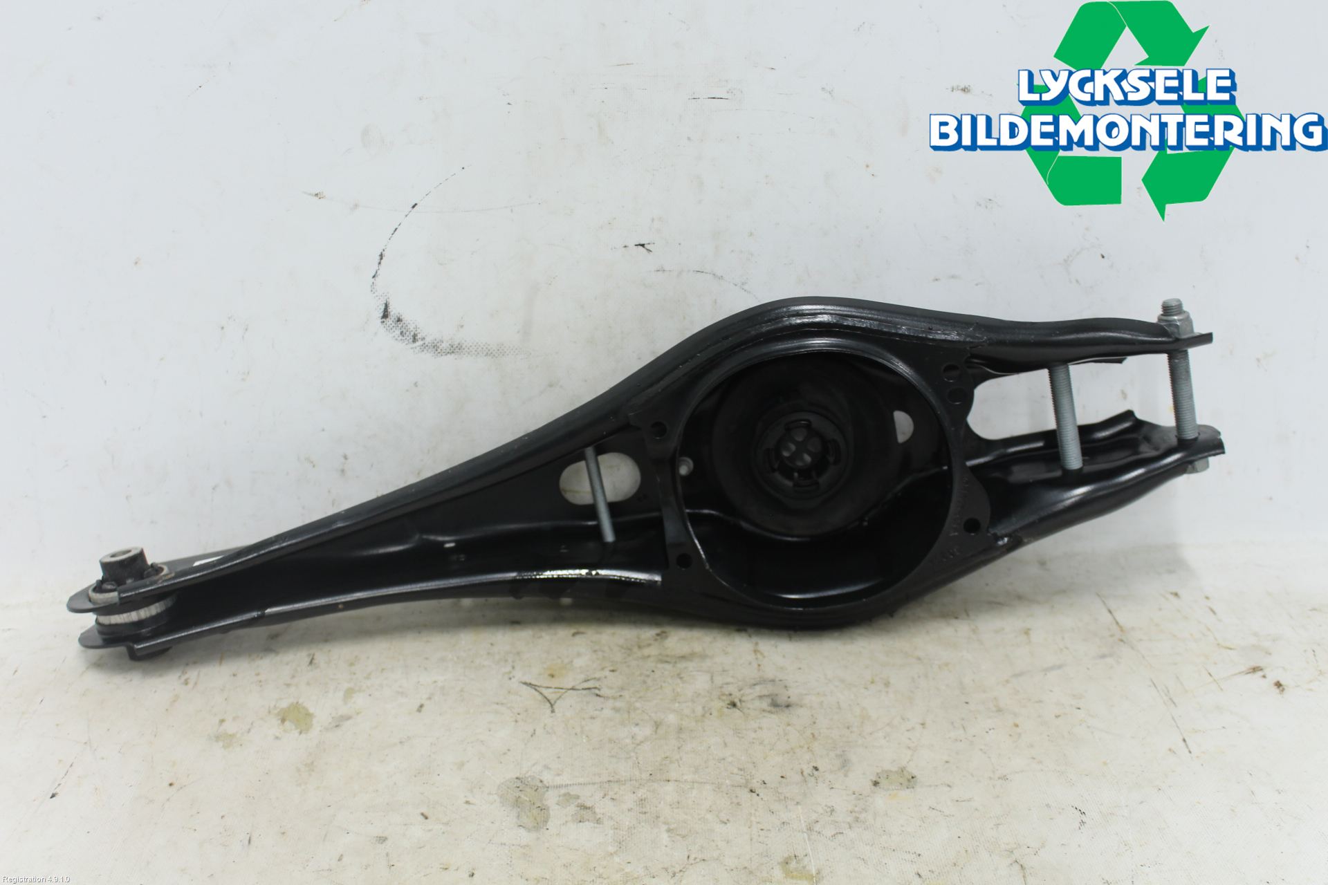 Audi Q3 F3 19- Bärarm Bak Höger