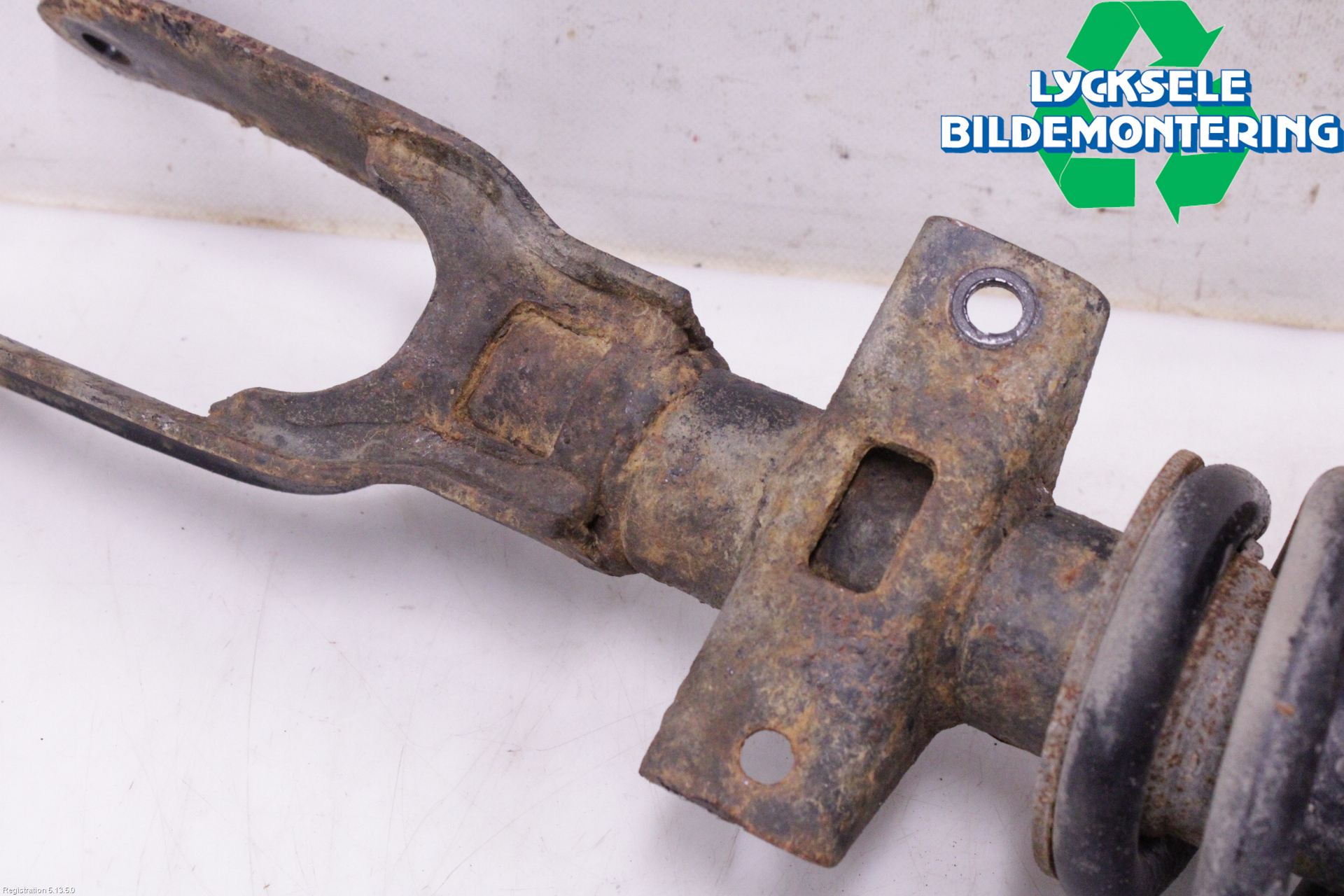Volkswagen VW AMAROK 2H 10-22 Fjäderben Fram Höger
