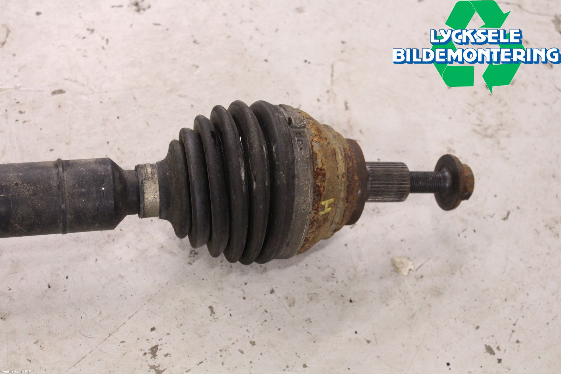 Volkswagen VW CADDY 16-20 Drivaxel Fram Höger