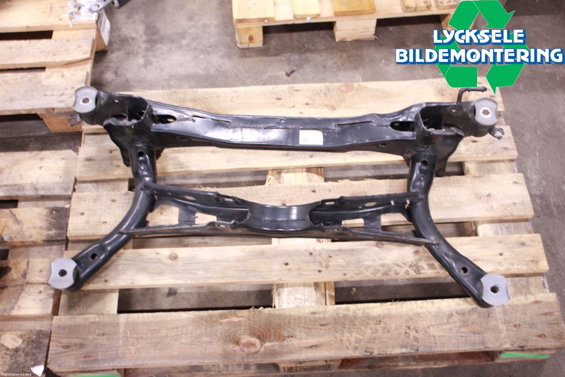 Skoda SUPERB 16-24 Bakaxelbalk