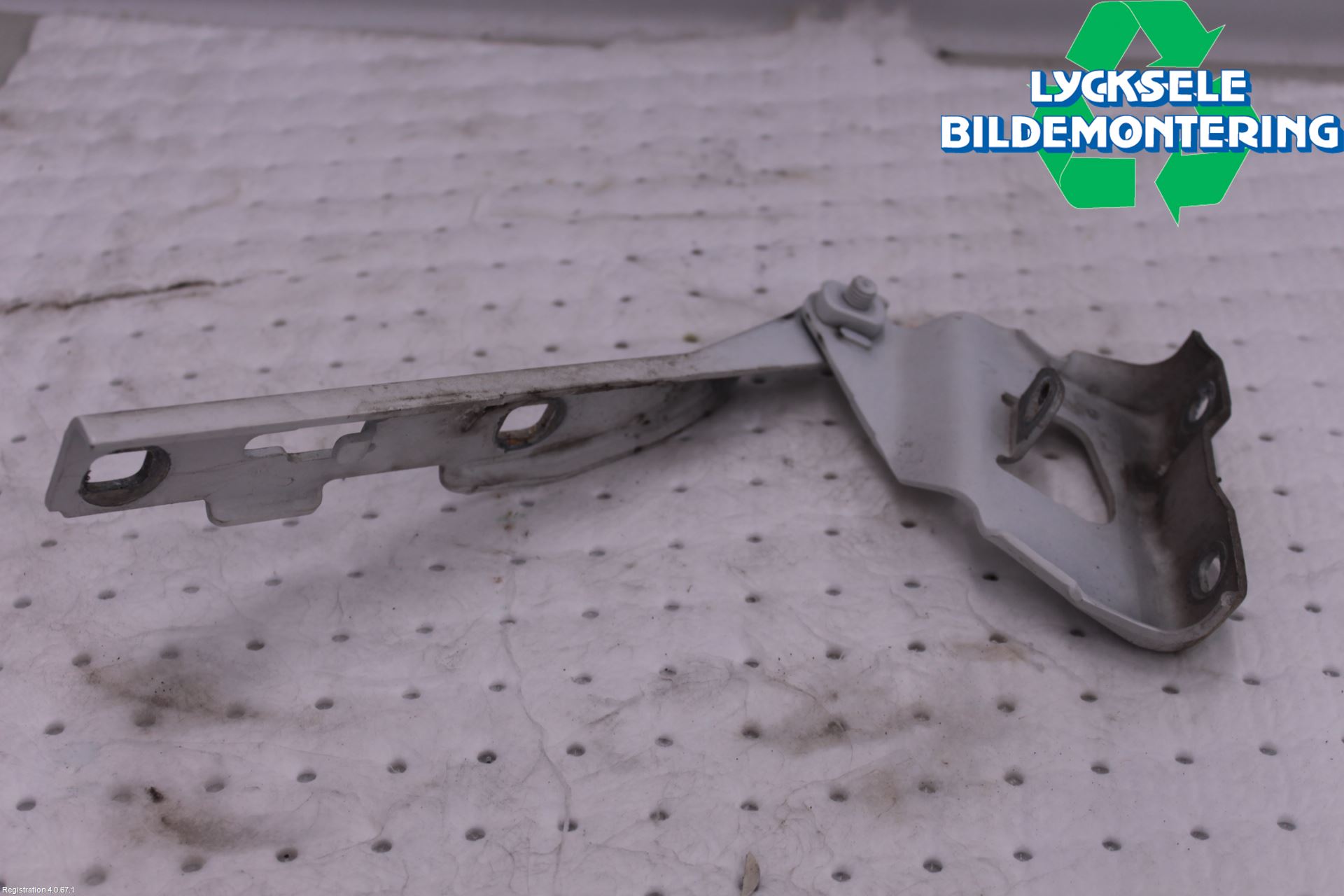 Audi A4/S4 08-11 Huvgångjärn