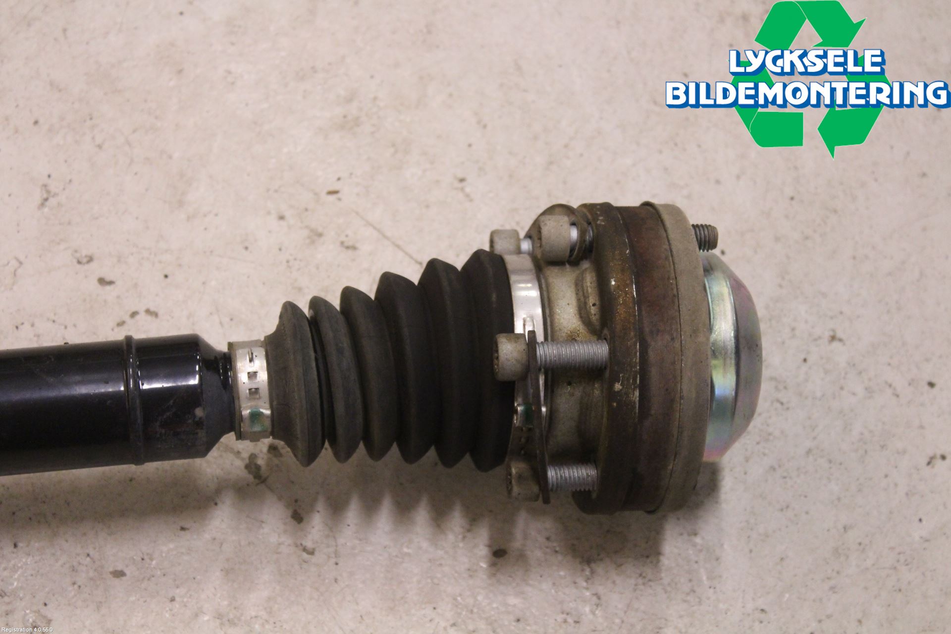 Volkswagen VW CADDY 11-15 Drivaxel Fram Höger