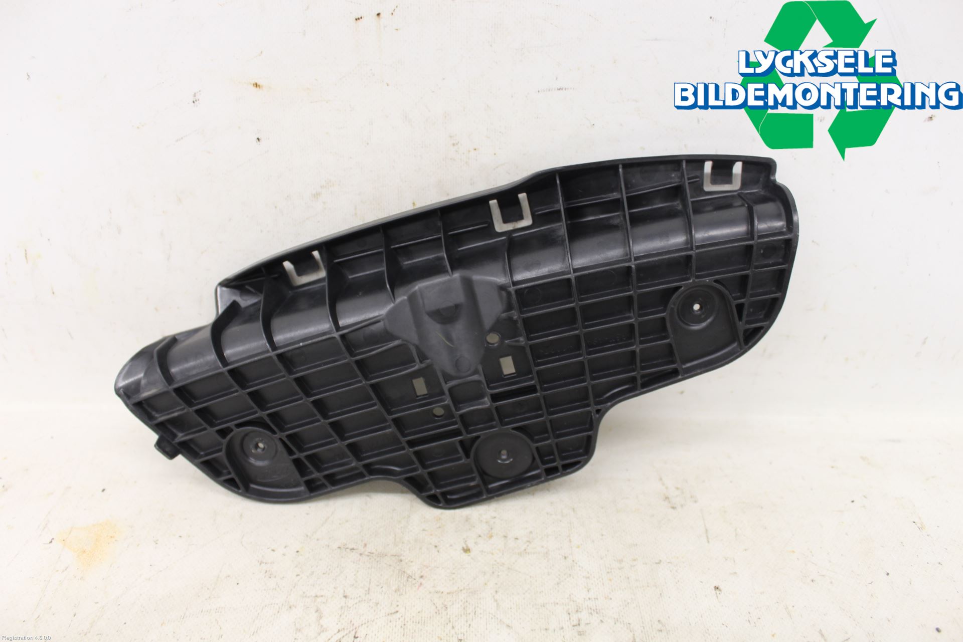 Ford KUGA 17-19 Strålkastarsarg Vänster