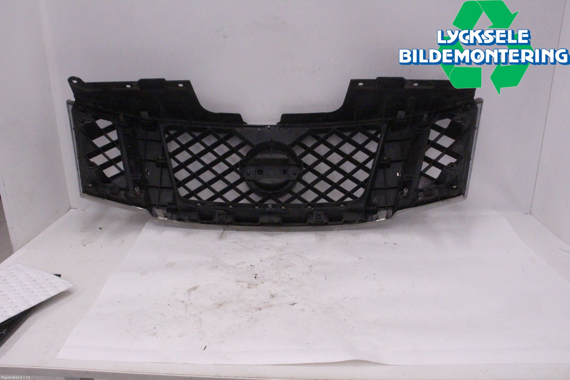 Nissan NAVARA 05-16 Grill Komp